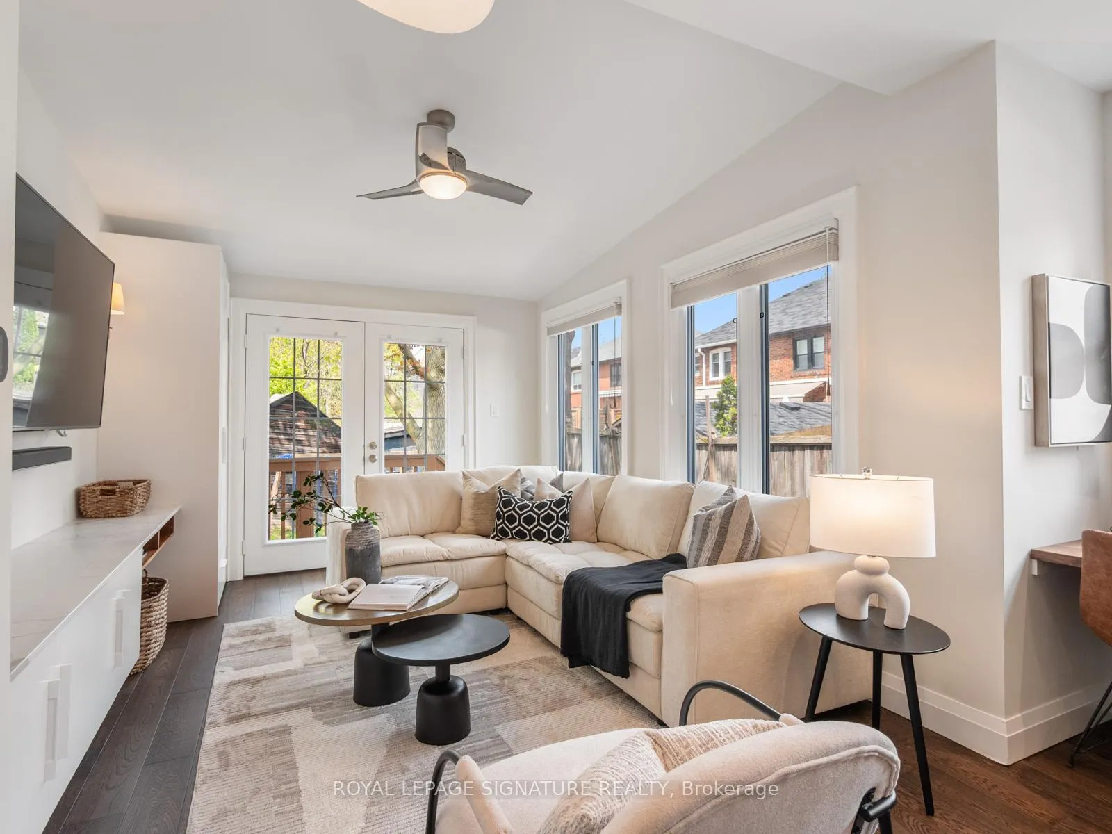 Photo 3 of 422 Davisville Avenue, Toronto, Mount Pleasant East — HOMEH
