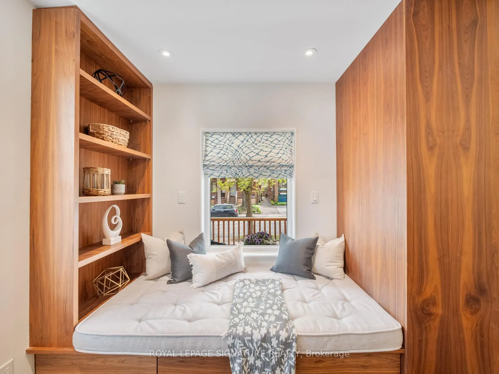 Photo 8 of 422 Davisville Avenue, Toronto, Mount Pleasant East — HOMEH