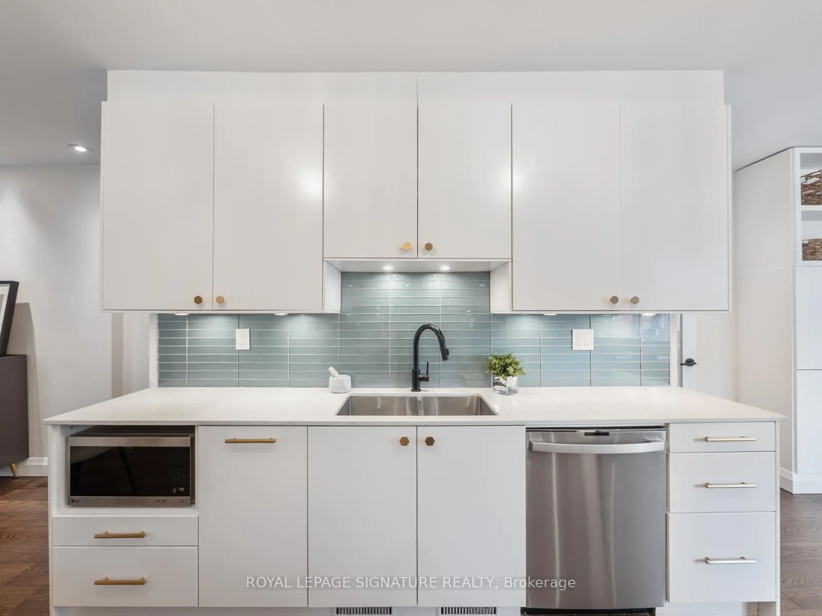 Photo 12 of 422 Davisville Avenue, Toronto, Mount Pleasant East — HOMEH