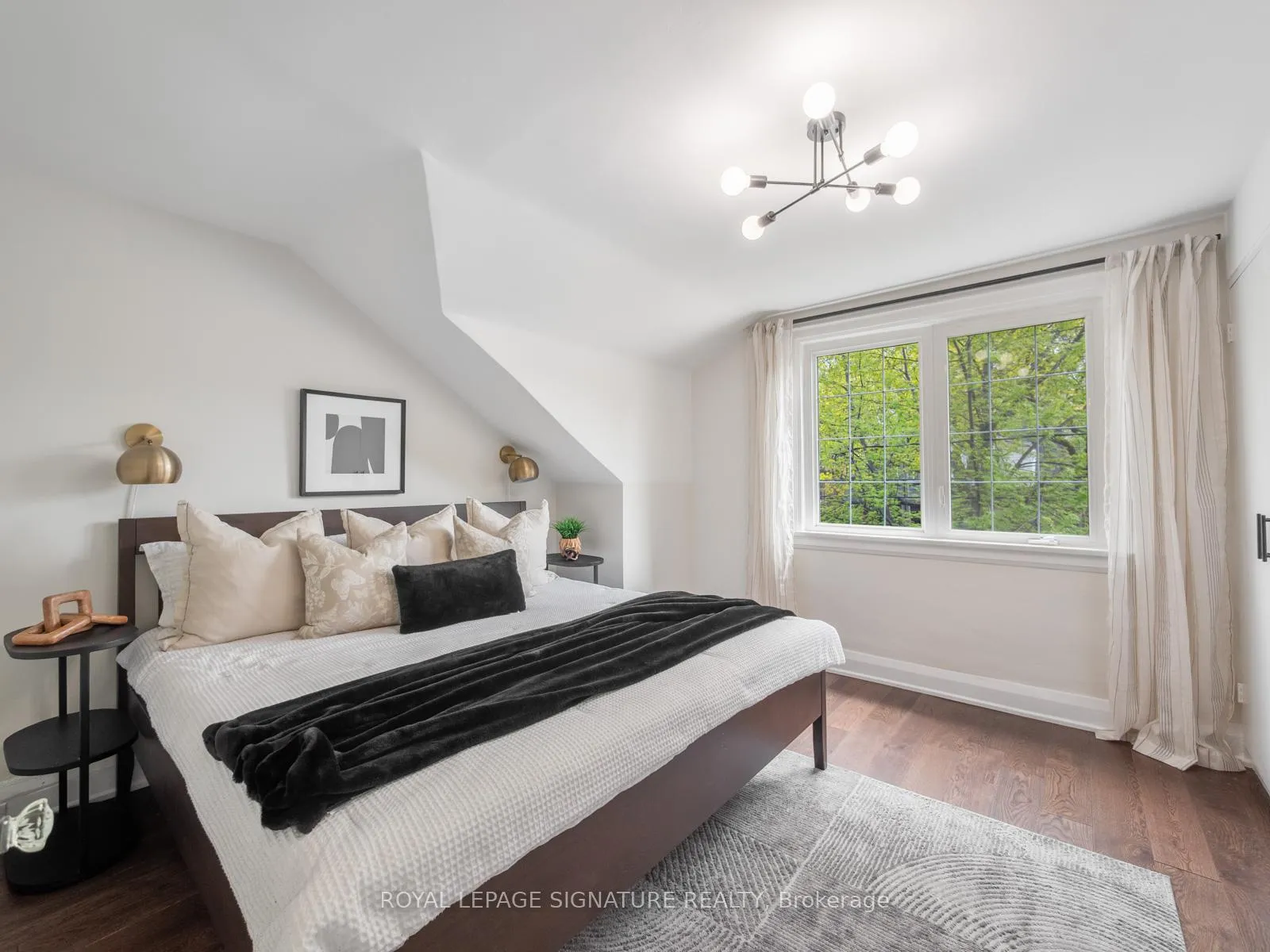 Photo 15 of 422 Davisville Avenue, Toronto, Mount Pleasant East — HOMEH