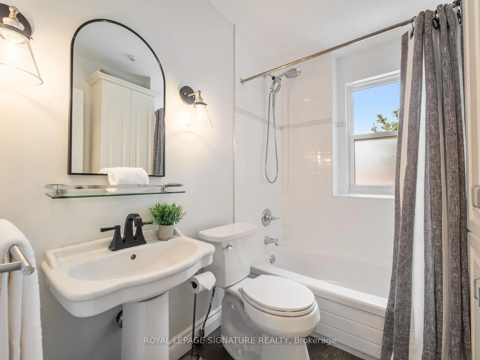 Photo 22 of 422 Davisville Avenue, Toronto, Mount Pleasant East — HOMEH