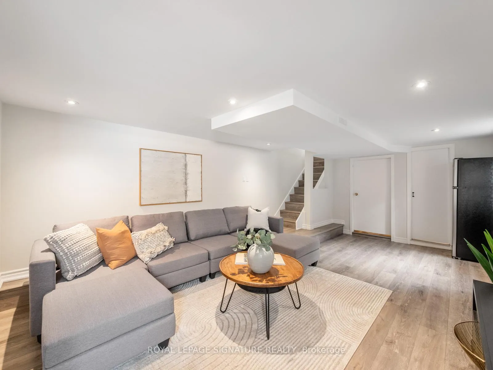 Photo 23 of 422 Davisville Avenue, Toronto, Mount Pleasant East — HOMEH