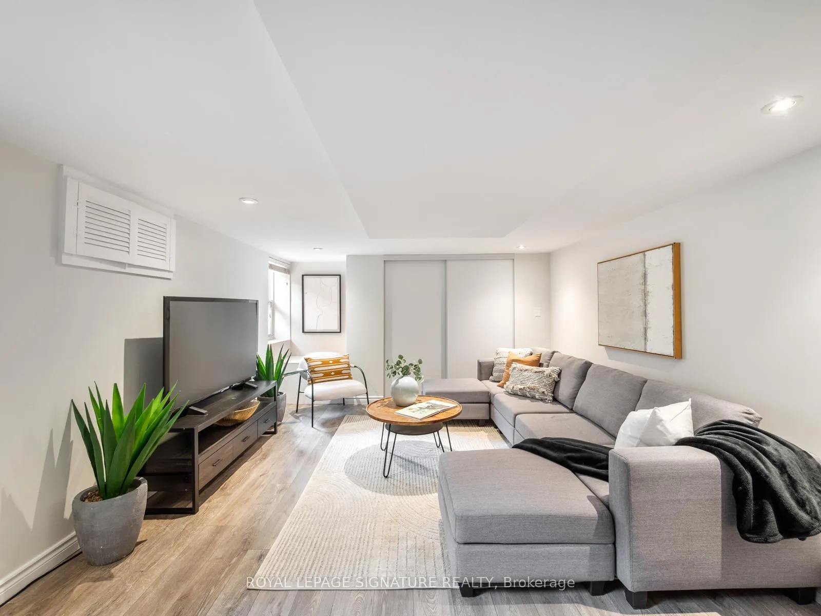 Photo 24 of 422 Davisville Avenue, Toronto, Mount Pleasant East — HOMEH