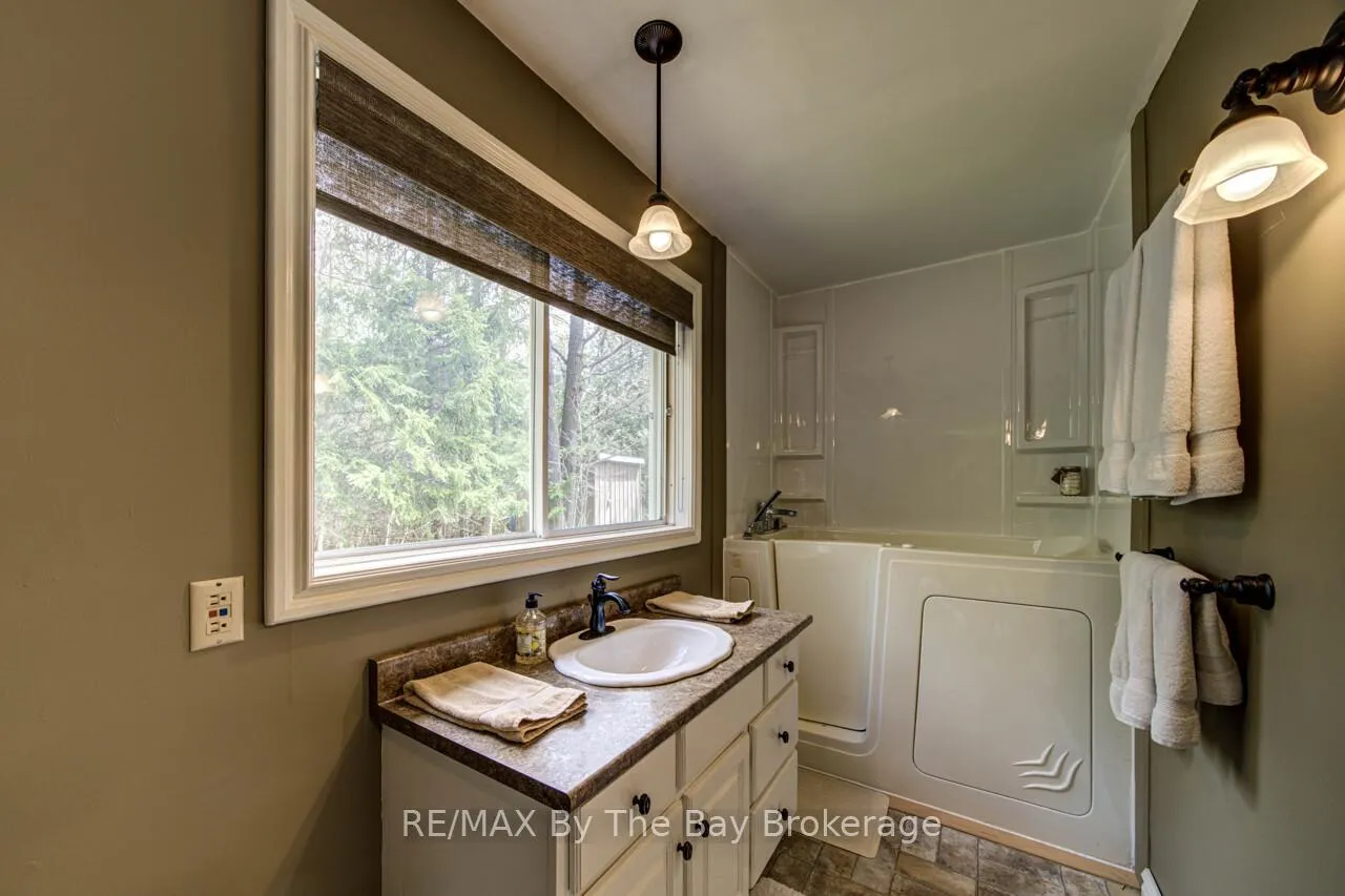 Photo 26 of 8308 County Road 9, Clearview, Creemore — HOMEH