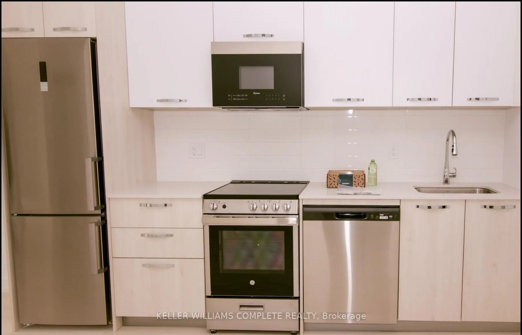 Photo 2 of Unit 819, 75 James Street S, Hamilton, Corktown — HOMEH