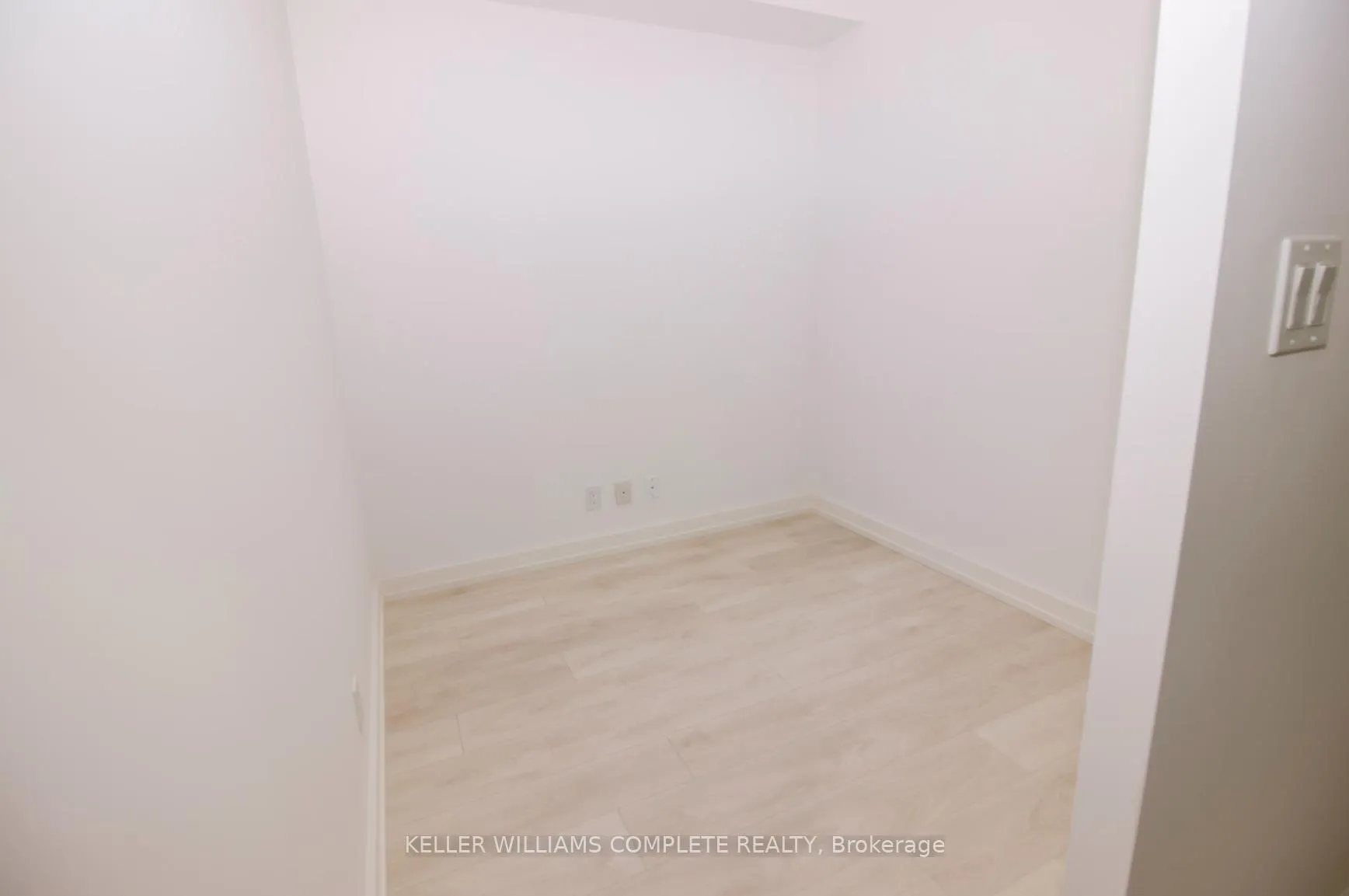 Photo 4 of Unit 819, 75 James Street S, Hamilton, Corktown — HOMEH