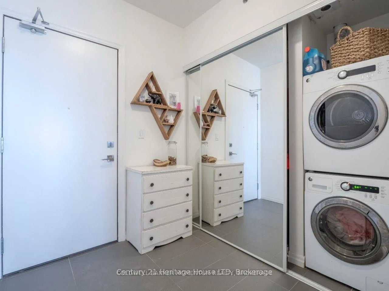 Photo 3 of Unit 608, 560 North Service Road, Grimsby, Grimsby Beach — HOMEH