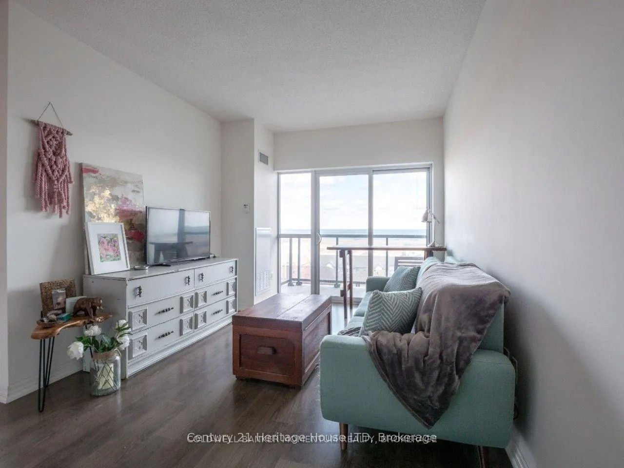 Photo 8 of Unit 608, 560 North Service Road, Grimsby, Grimsby Beach — HOMEH