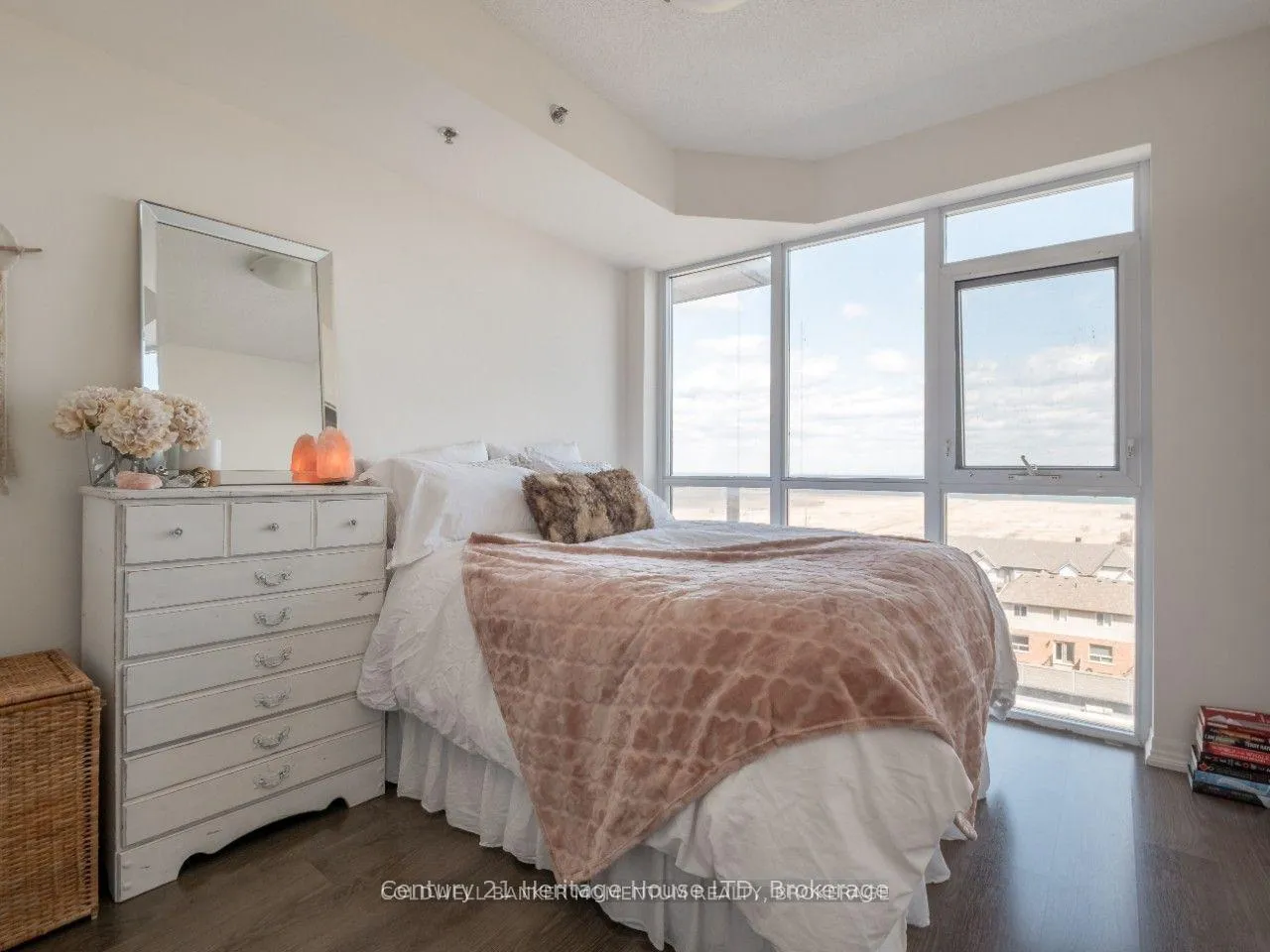 Photo 12 of Unit 608, 560 North Service Road, Grimsby, Grimsby Beach — HOMEH