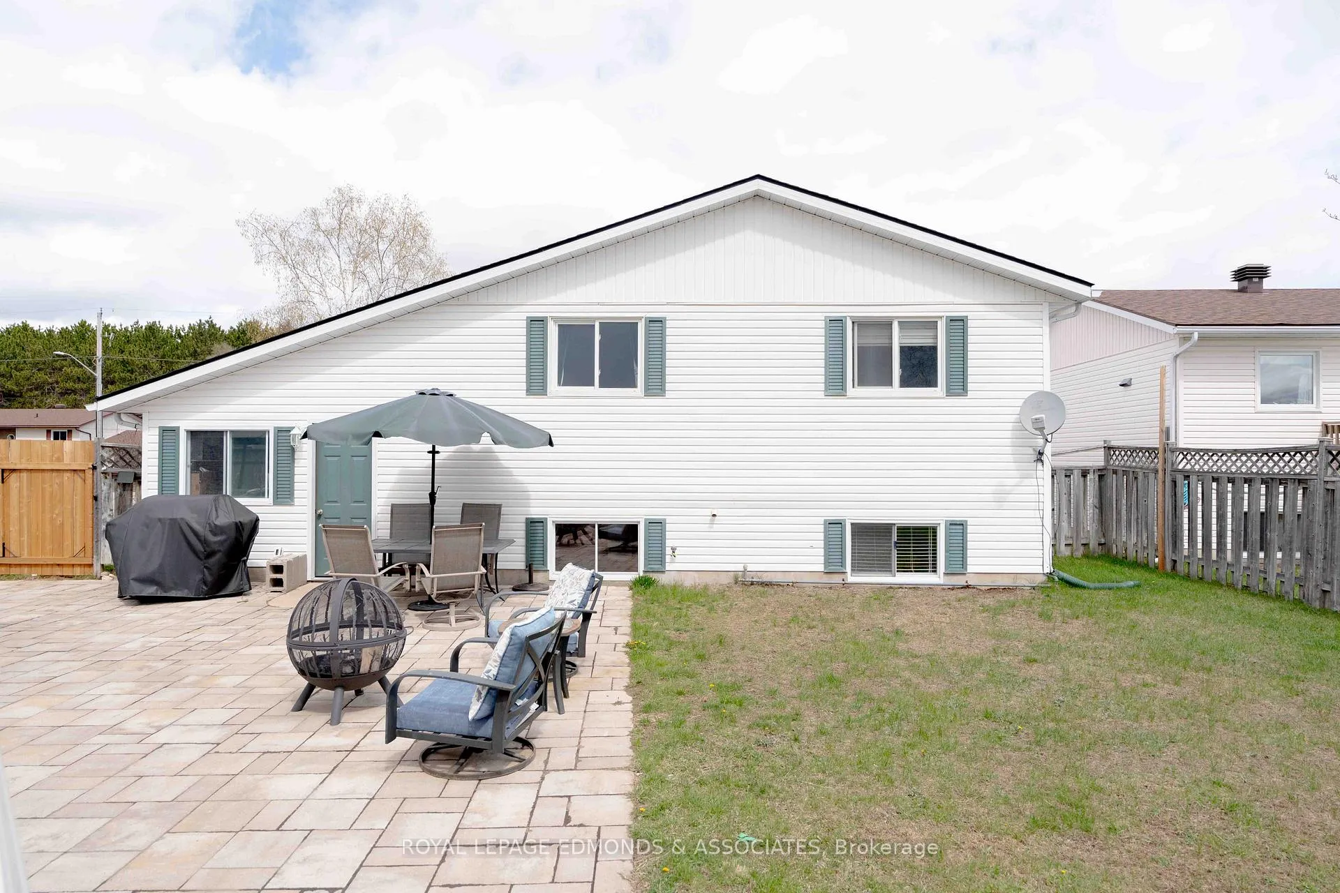Photo 3 of 9 Dutch Drive, Petawawa — HOMEH