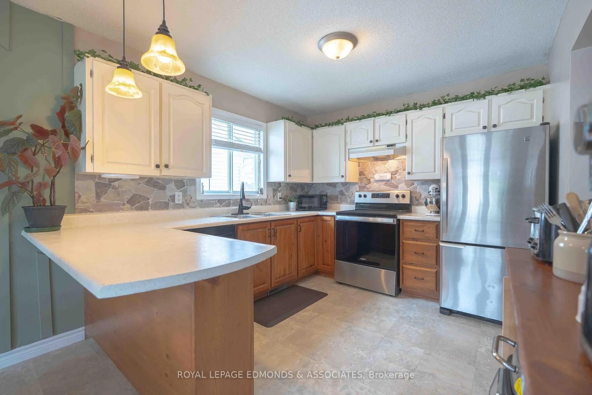 Photo 6 of 9 Dutch Drive, Petawawa — HOMEH
