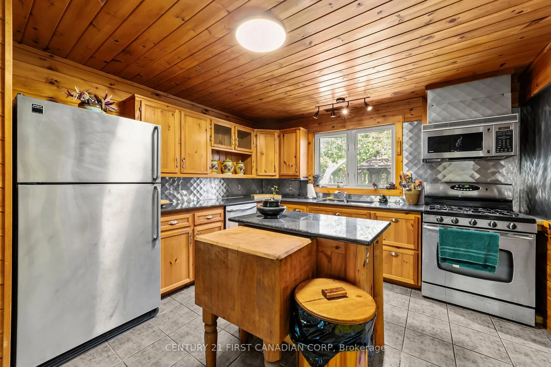 Photo 15 of 35 Park Avenue, St. Thomas — HOMEH