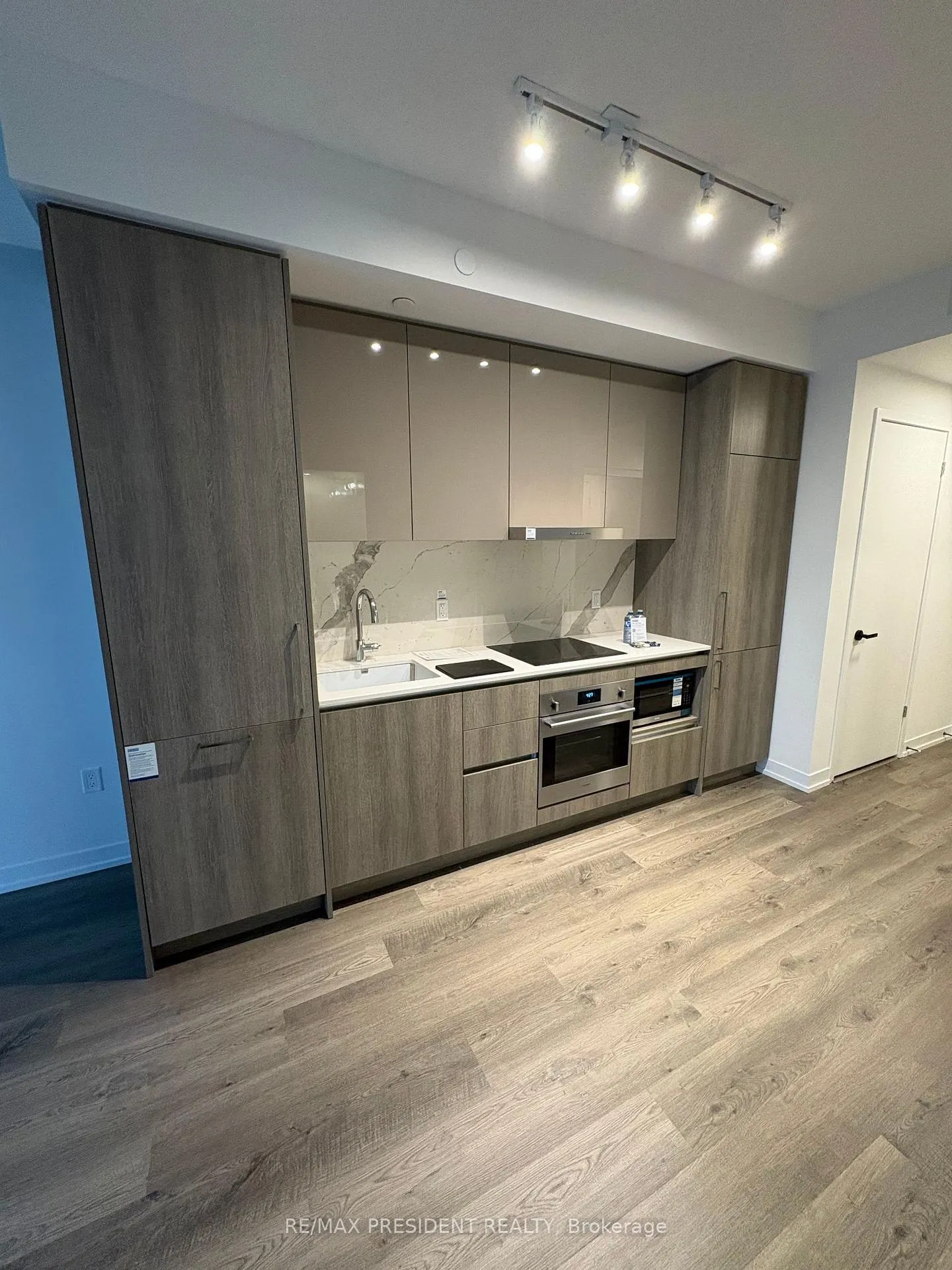 Photo 2 of Unit 4116, 195 Commerce Street, Vaughan, Vaughan Corporate Centre — HOMEH