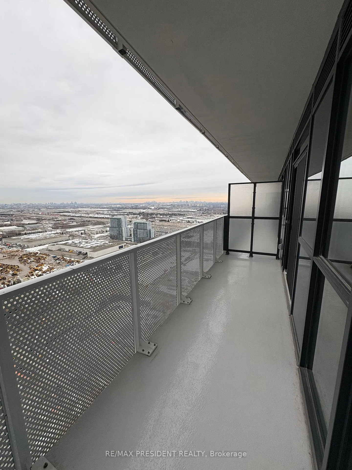 Photo 5 of Unit 4116, 195 Commerce Street, Vaughan, Vaughan Corporate Centre — HOMEH
