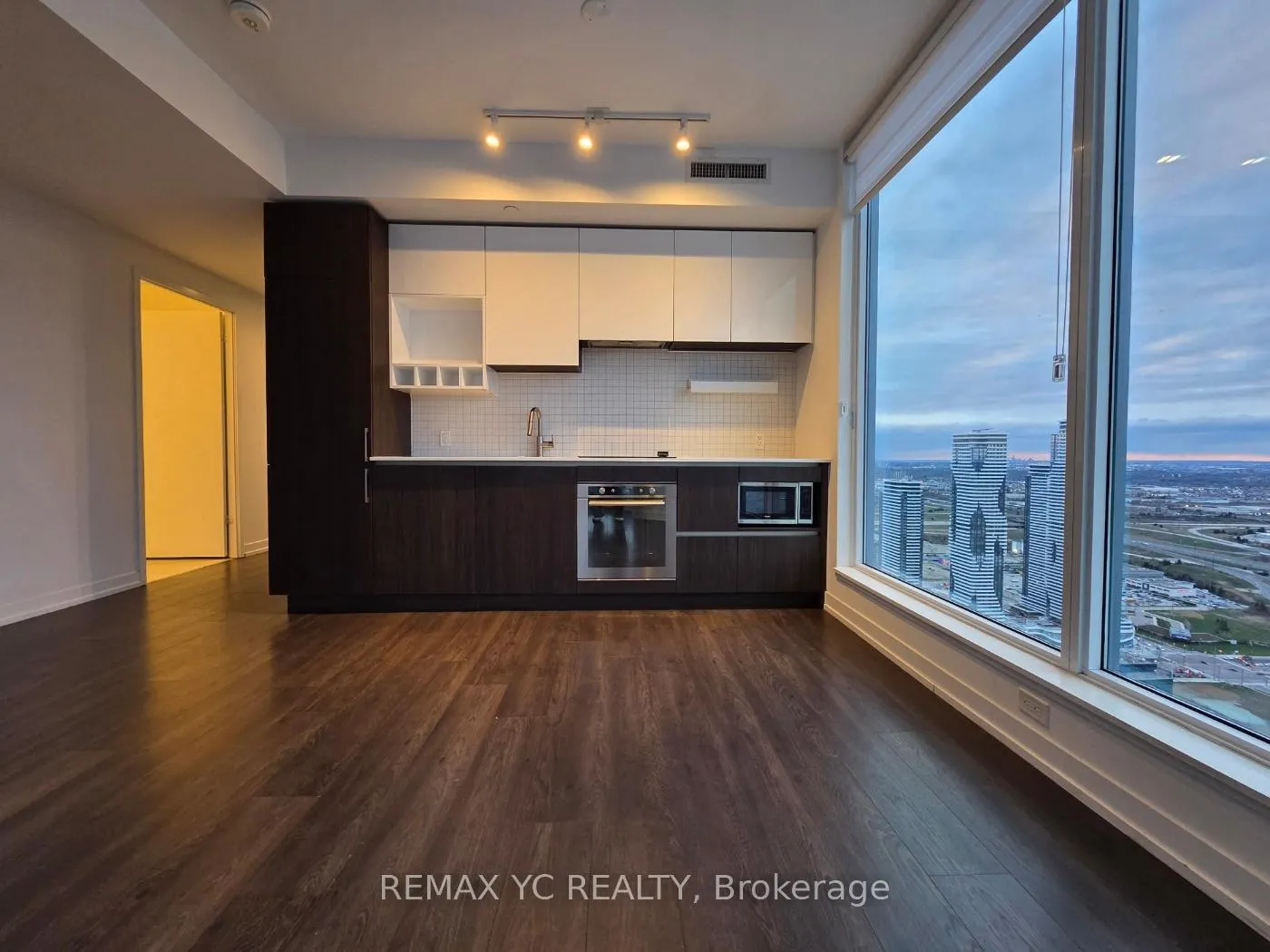 Photo 1 of Unit 5810, 5 Buttermill Avenue, Vaughan, Vaughan Corporate Centre — HOMEH