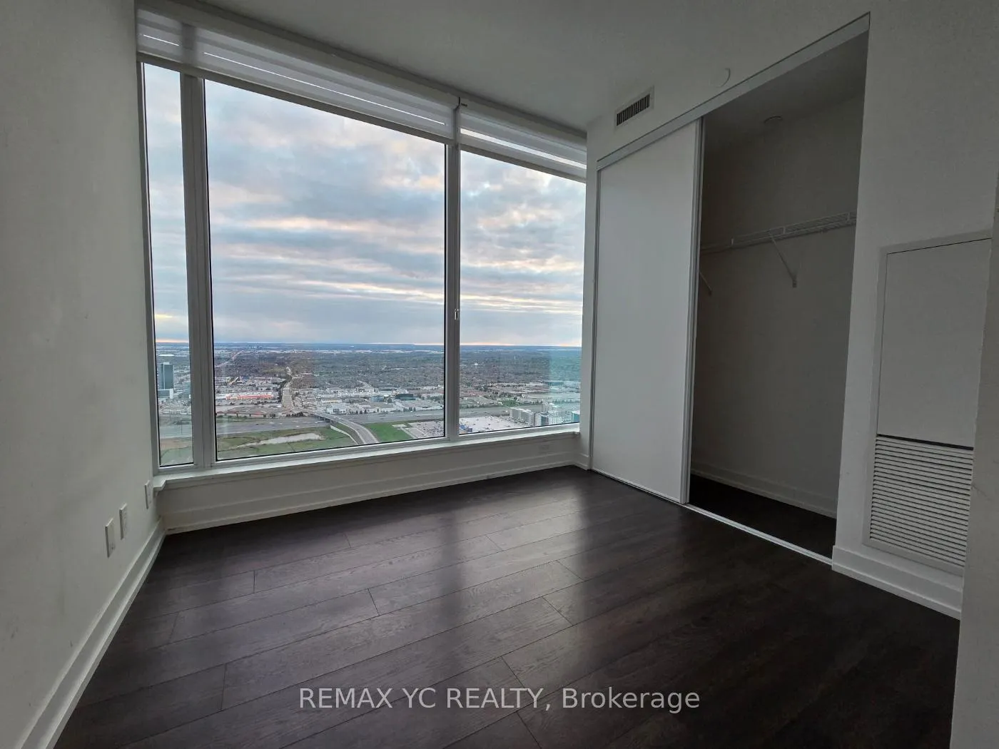 Photo 3 of Unit 5810, 5 Buttermill Avenue, Vaughan, Vaughan Corporate Centre — HOMEH