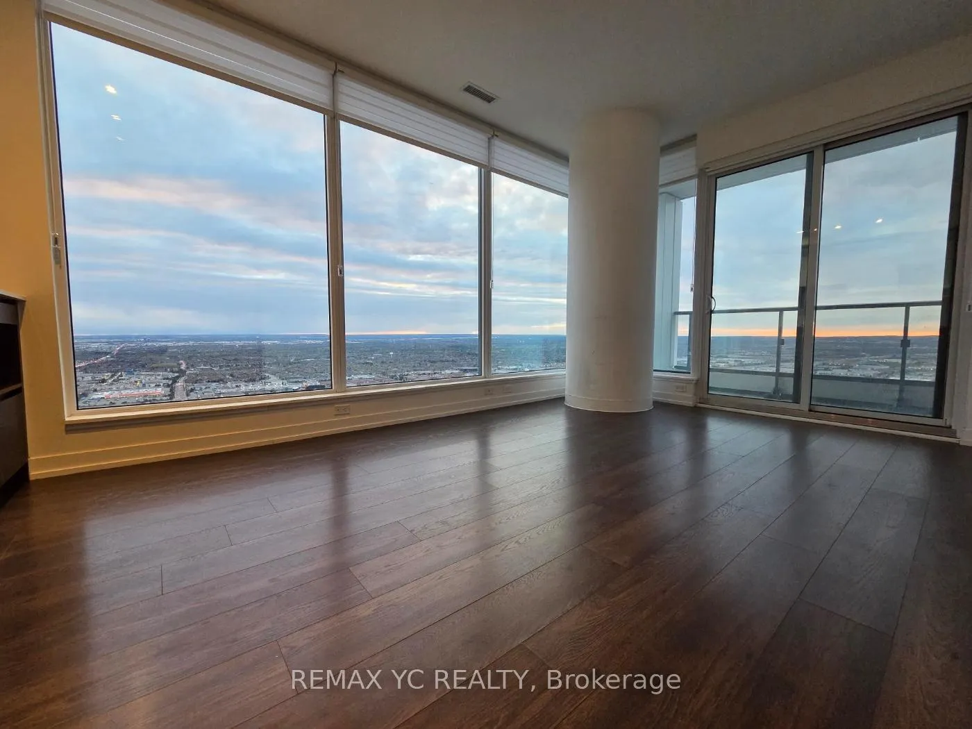 Photo 4 of Unit 5810, 5 Buttermill Avenue, Vaughan, Vaughan Corporate Centre — HOMEH