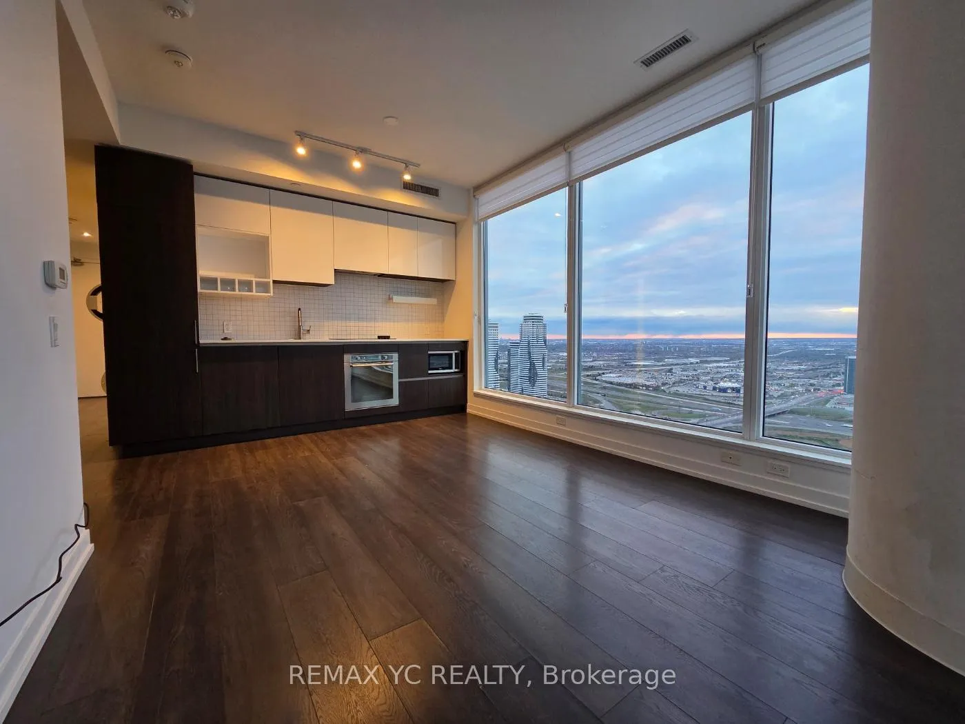 Photo 6 of Unit 5810, 5 Buttermill Avenue, Vaughan, Vaughan Corporate Centre — HOMEH
