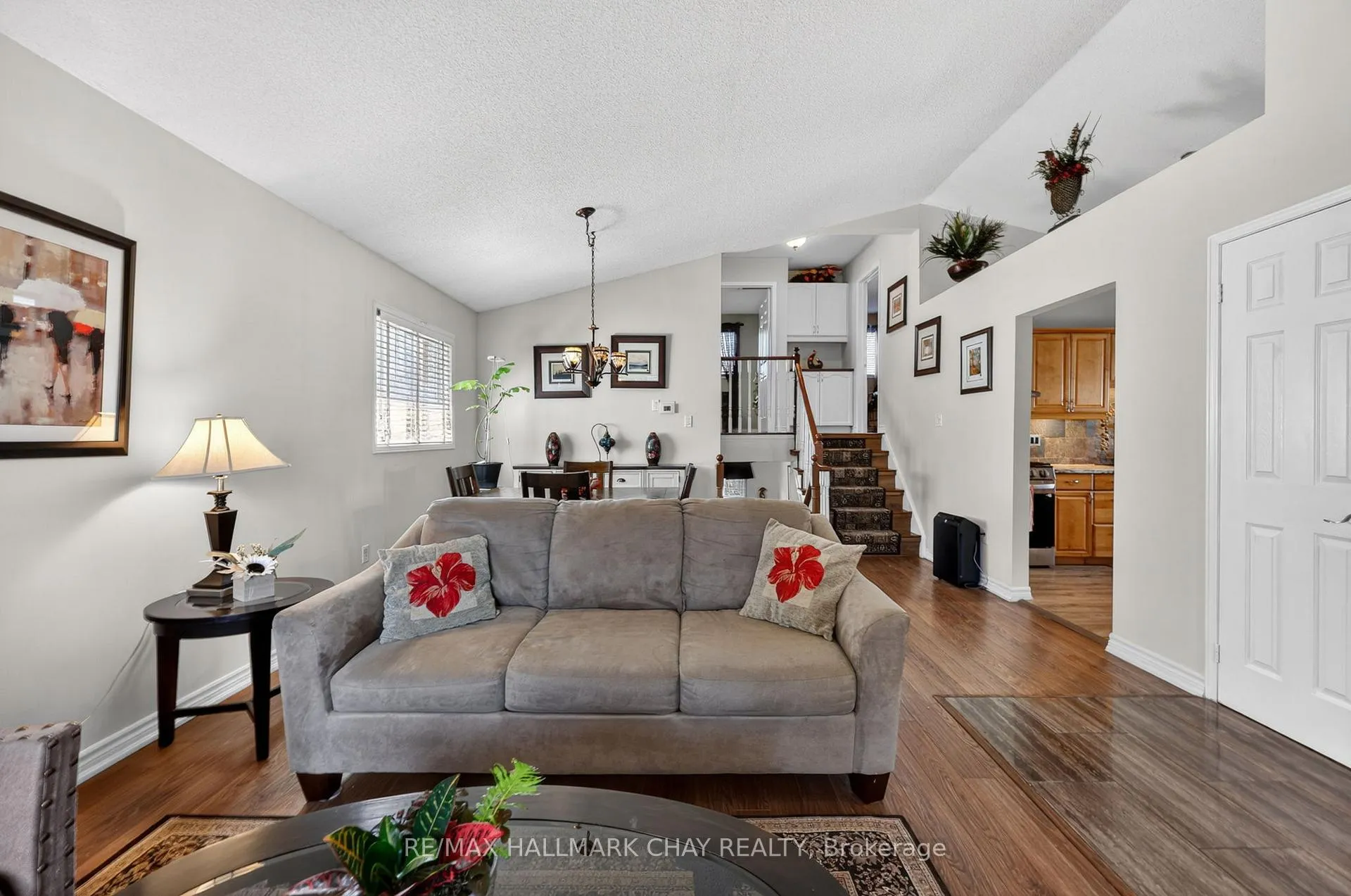 Photo 6 of 62 Leggott Avenue, Barrie, Painswick North — HOMEH