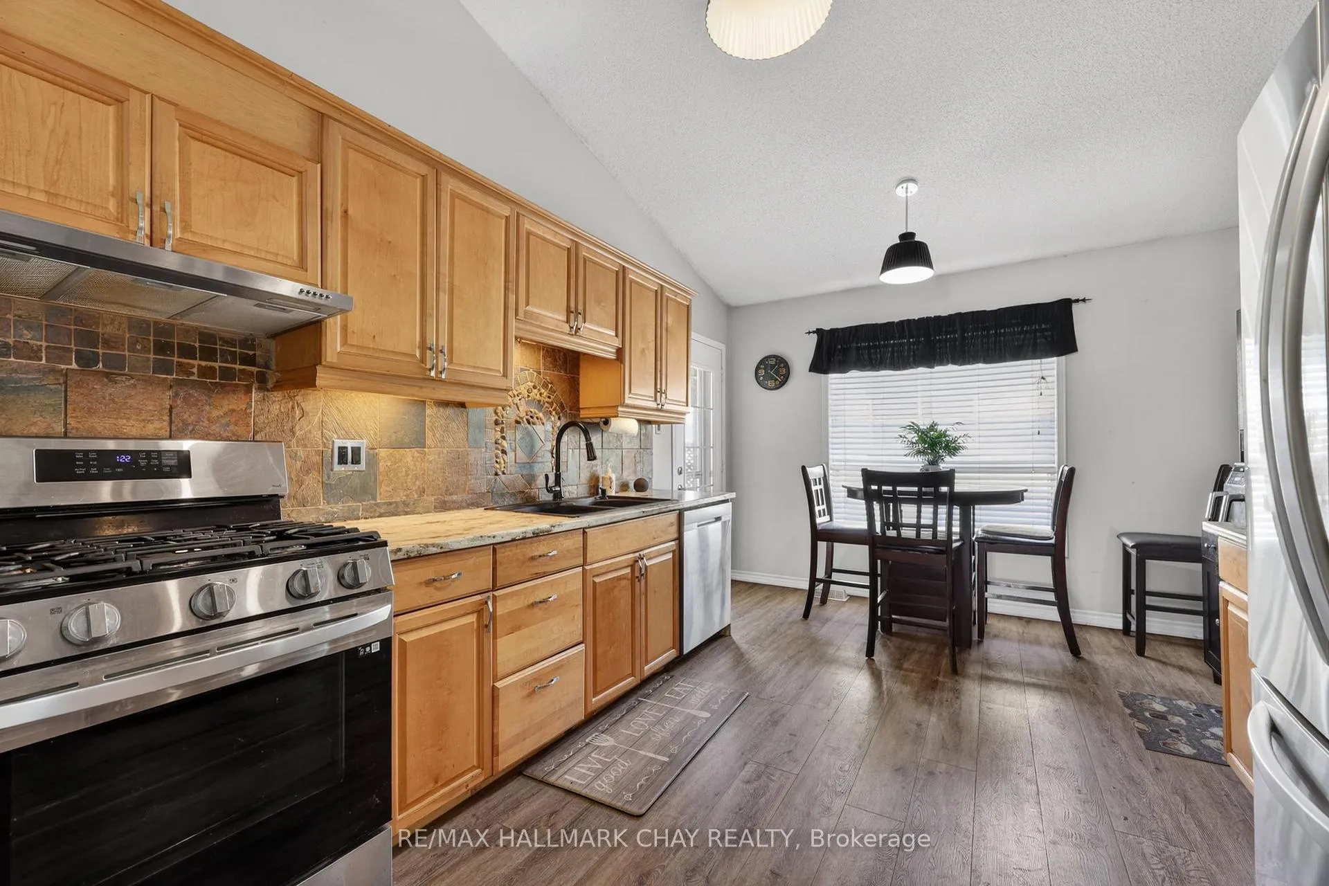 Photo 10 of 62 Leggott Avenue, Barrie, Painswick North — HOMEH
