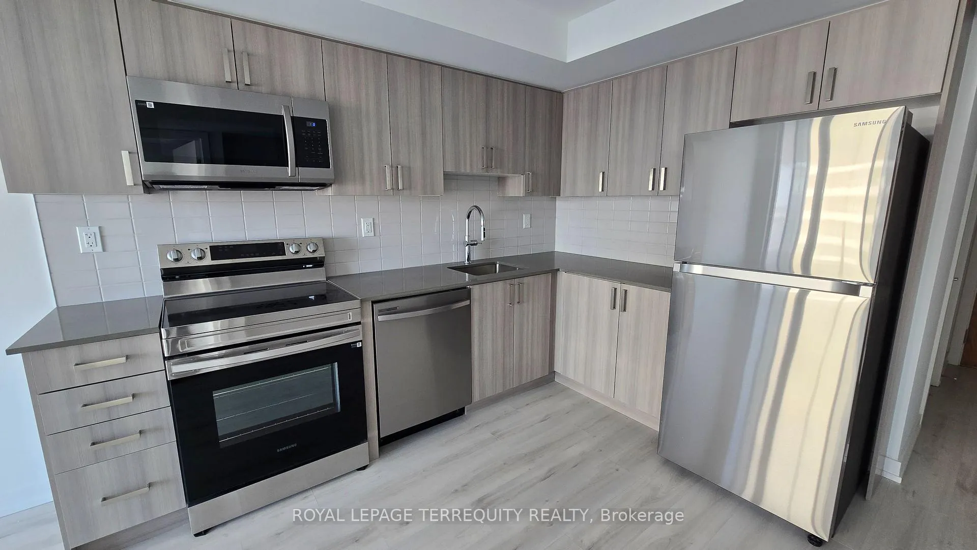 Photo 3 of Unit 2207, 1435 Celebration Drive, Pickering, Bay Ridges — HOMEH