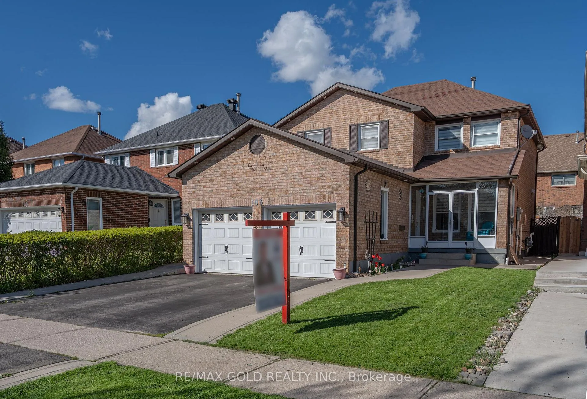 Front of 103 Lord Simcoe Drive