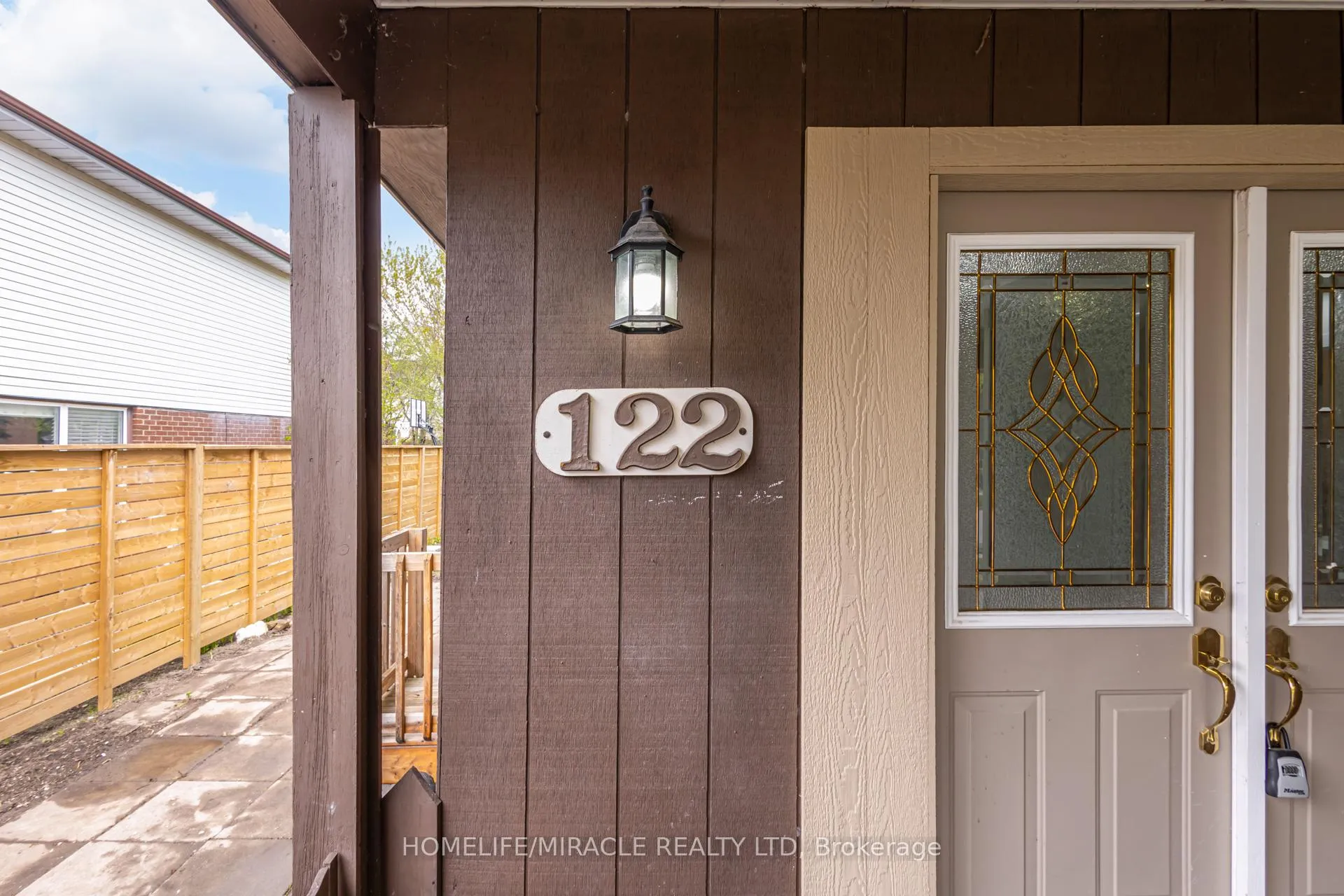 Photo 5 of 122 Ormond Drive, Oshawa, Samac — HOMEH