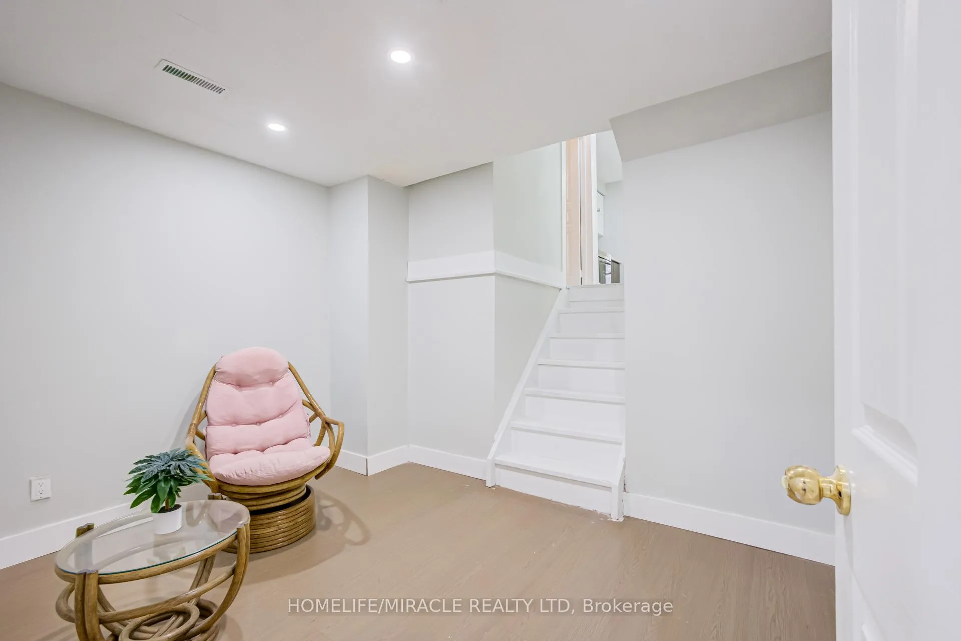 Photo 32 of 122 Ormond Drive, Oshawa, Samac — HOMEH