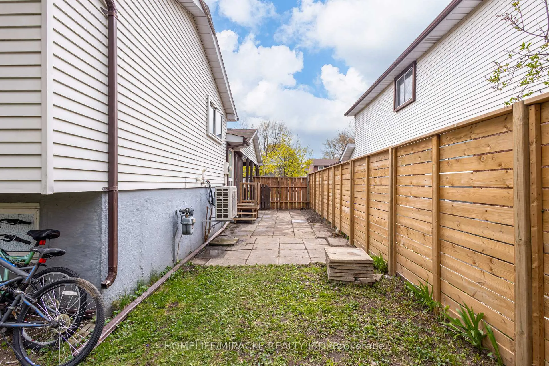Photo 46 of 122 Ormond Drive, Oshawa, Samac — HOMEH