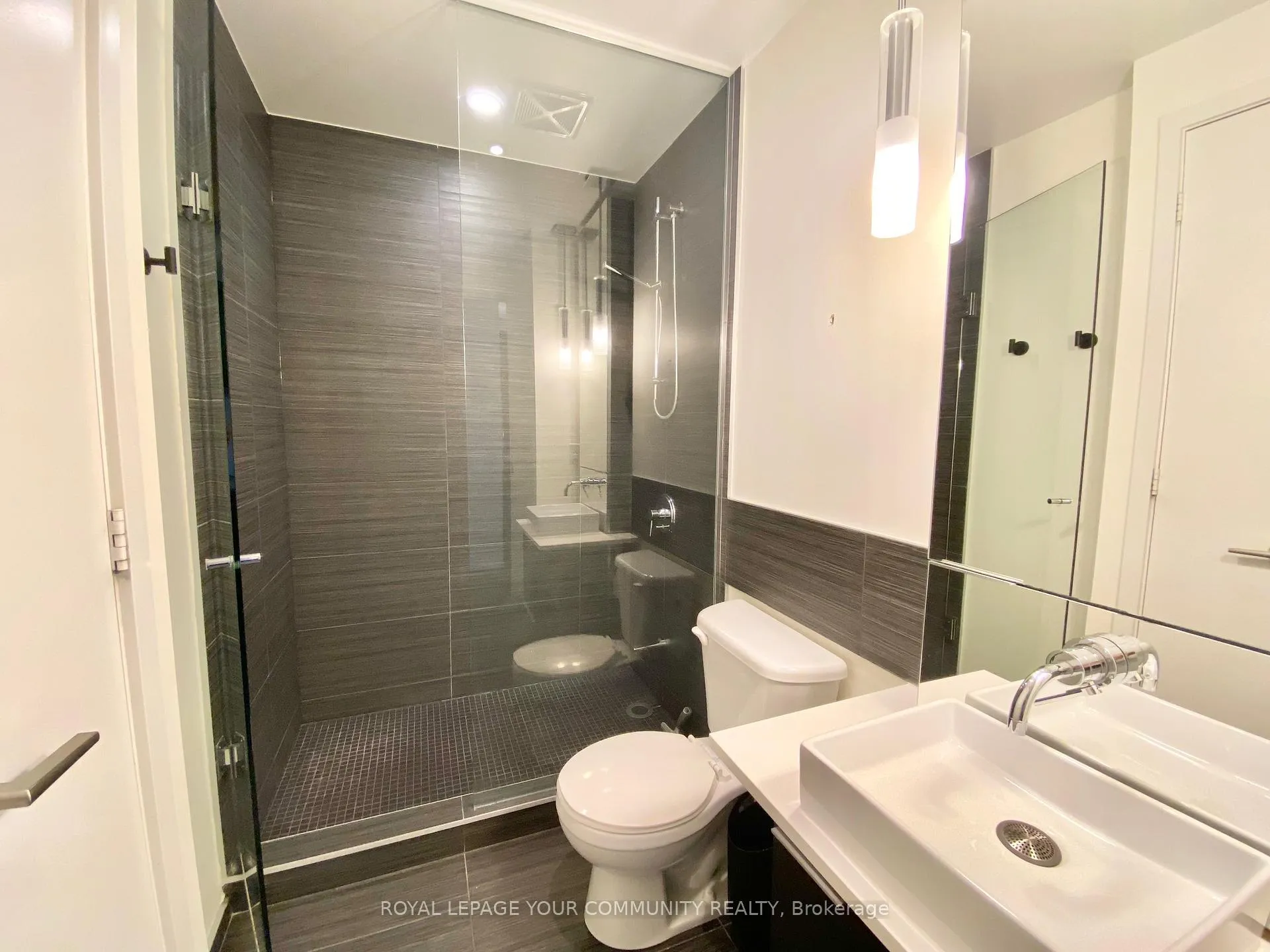Photo 12 of Unit 1708, 8 Charlotte Street, Toronto, Waterfront Communities — HOMEH