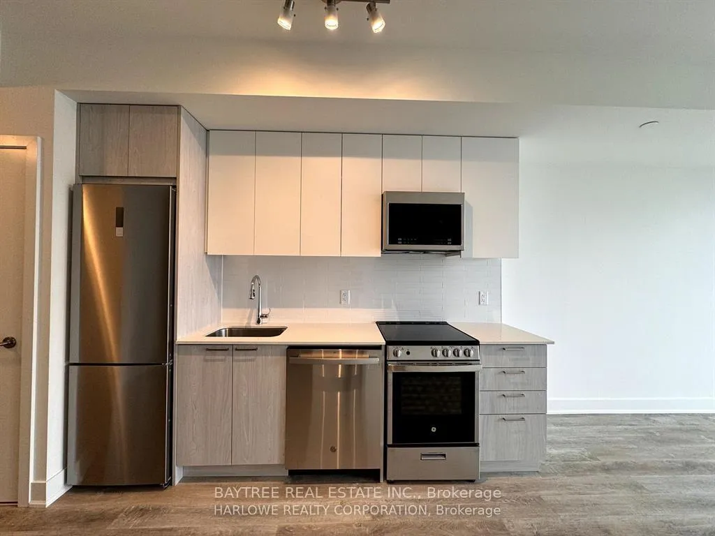 Photo 1 of Unit 812, 185 Deerfield Road, Newmarket, Central Newmarket — HOMEH