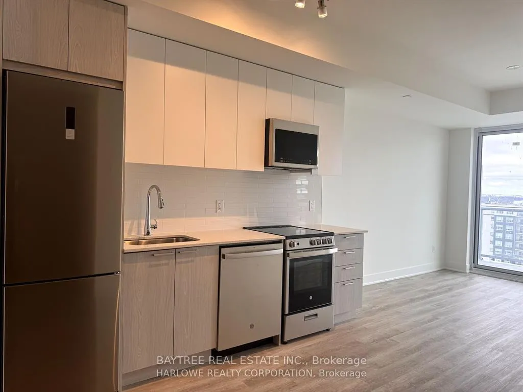 Photo 2 of Unit 812, 185 Deerfield Road, Newmarket, Central Newmarket — HOMEH