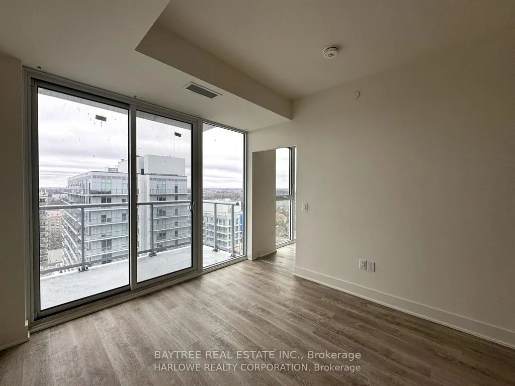 Photo 5 of Unit 812, 185 Deerfield Road, Newmarket, Central Newmarket — HOMEH
