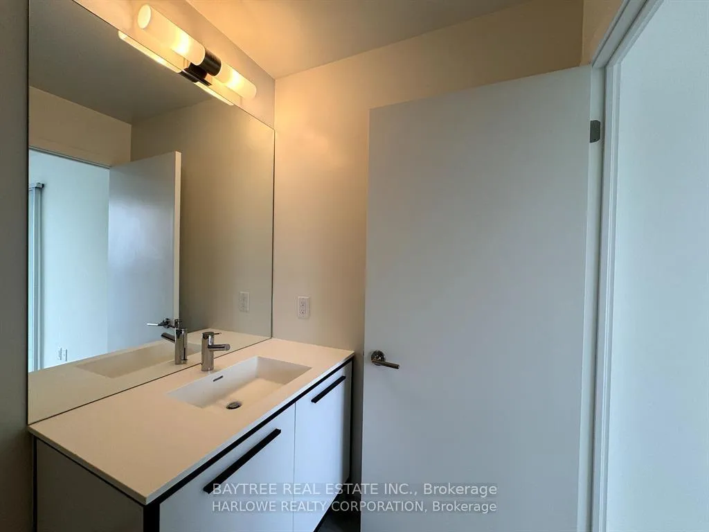 Photo 10 of Unit 812, 185 Deerfield Road, Newmarket, Central Newmarket — HOMEH