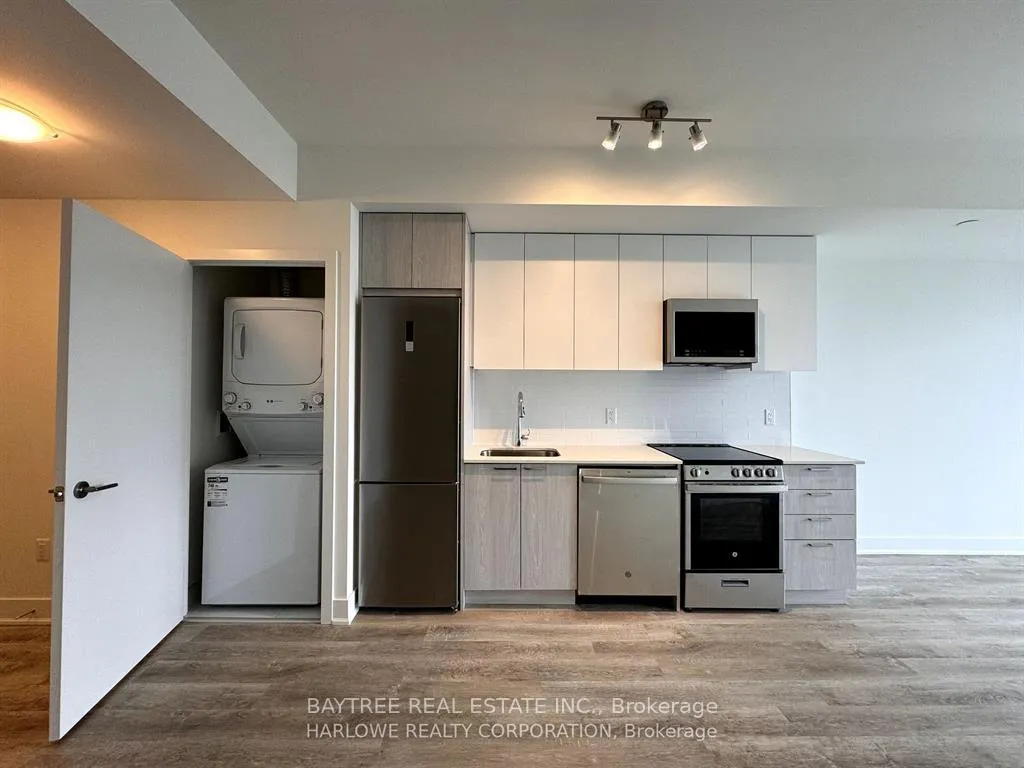 Photo 11 of Unit 812, 185 Deerfield Road, Newmarket, Central Newmarket — HOMEH