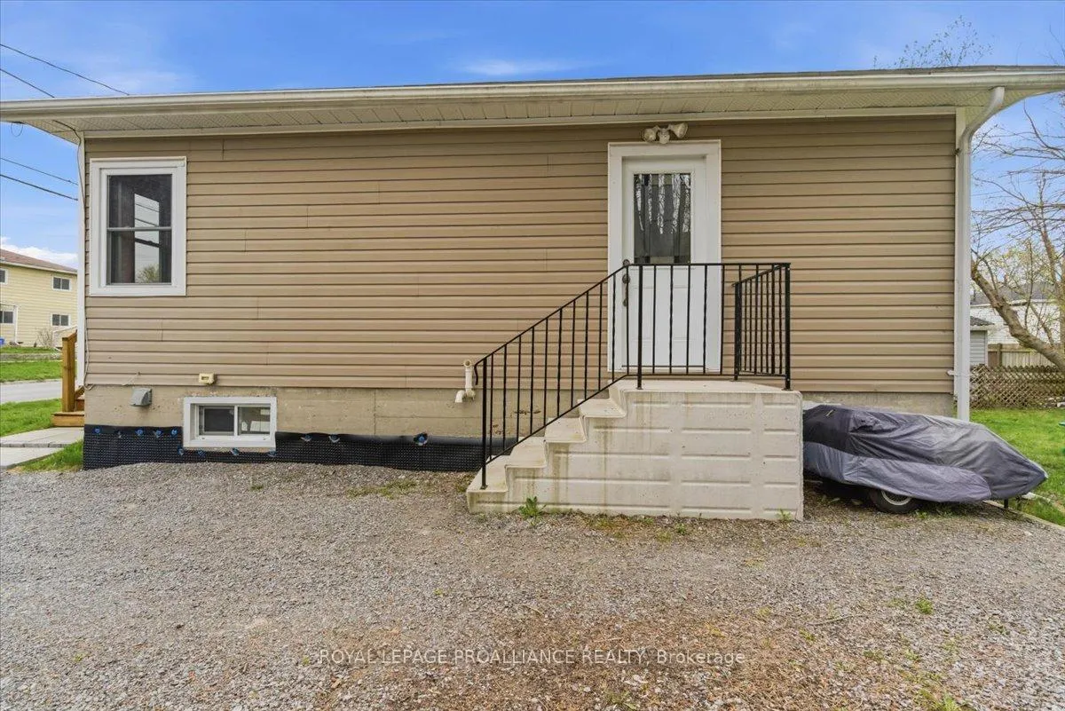 Photo 43 of 63 Princess Street, Quinte West, Trenton Ward — HOMEH
