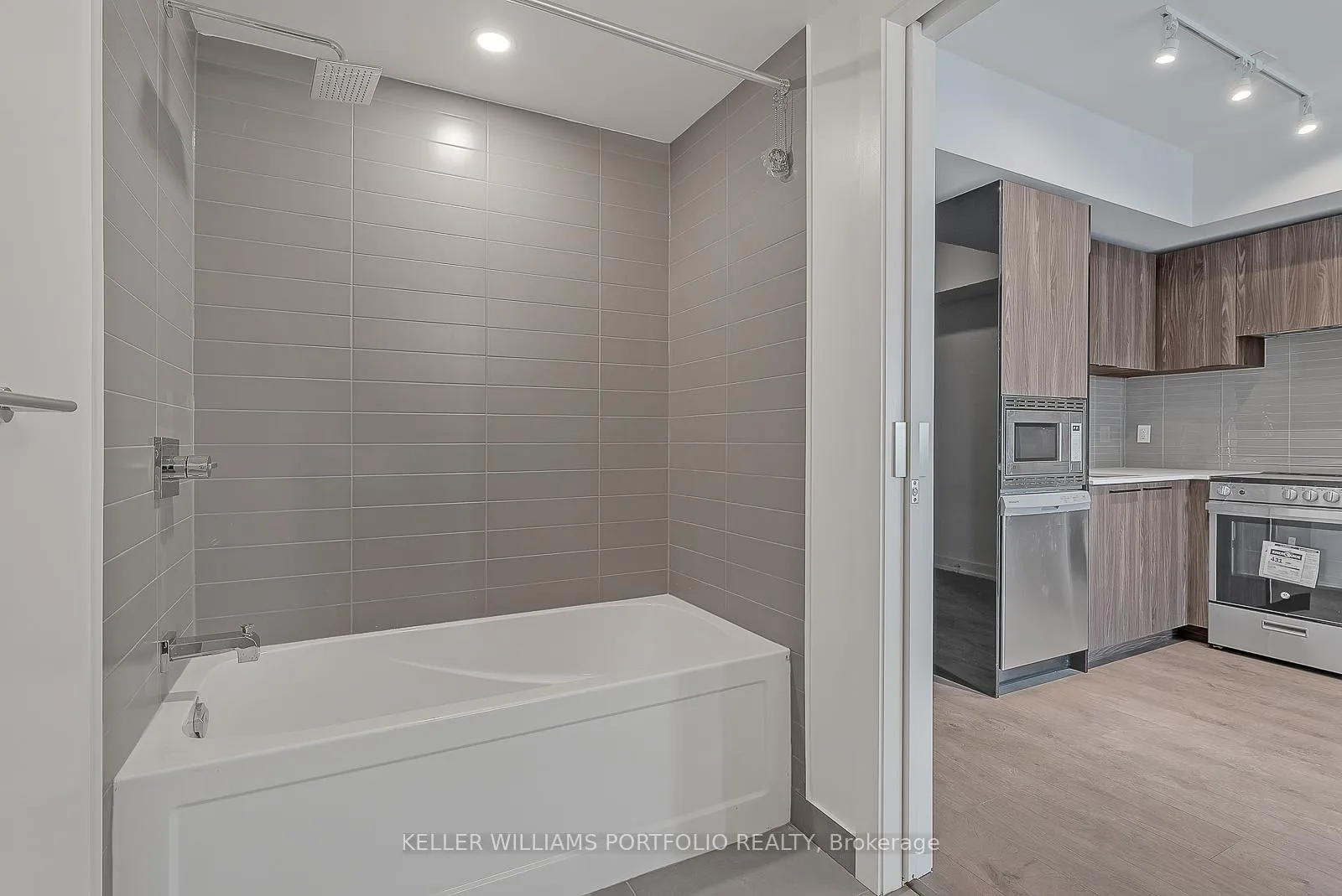 Photo 3 of Unit 5209, 501 Yonge Street, Toronto, Church-Yonge Corridor — HOMEH