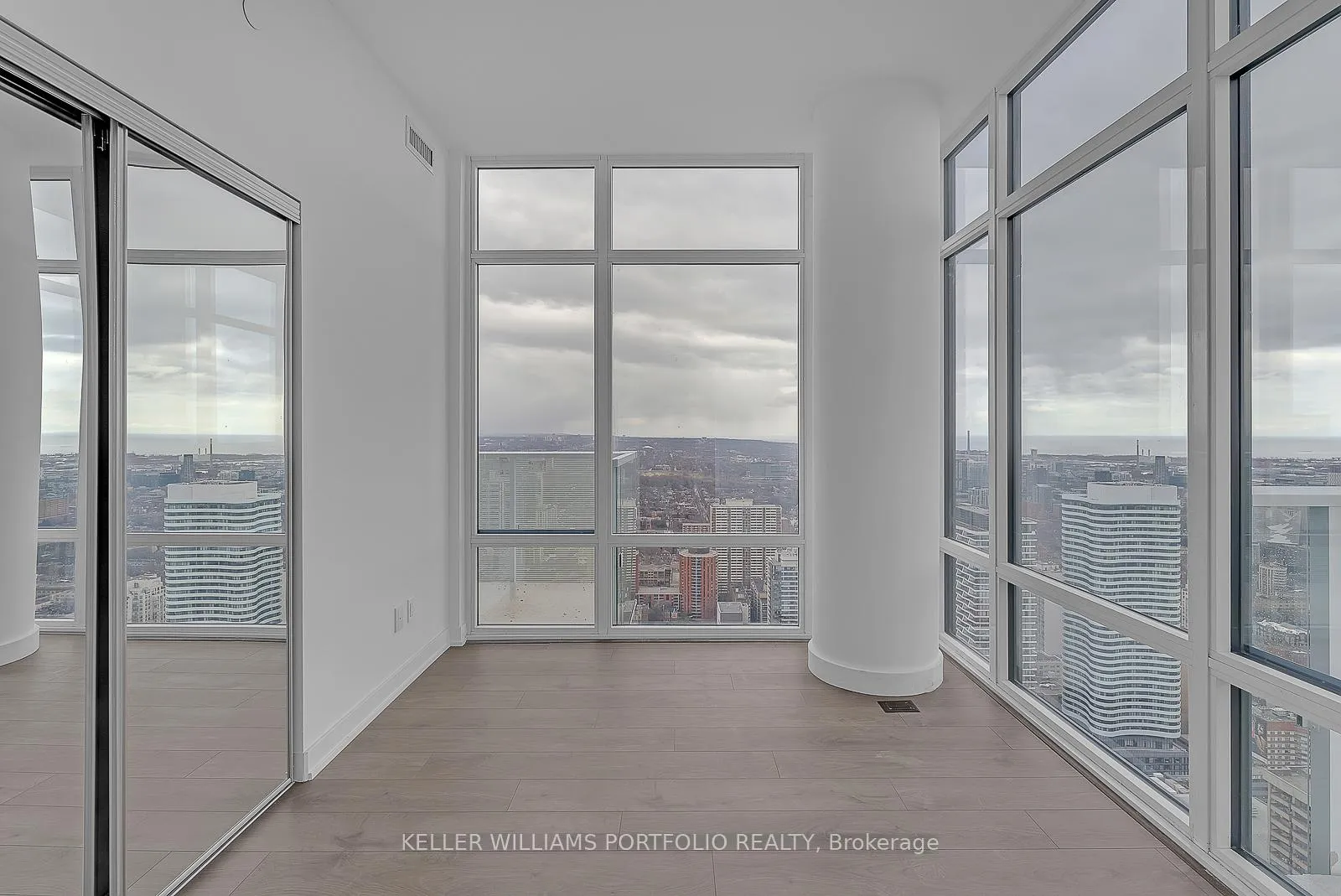 Photo 11 of Unit 5209, 501 Yonge Street, Toronto, Church-Yonge Corridor — HOMEH