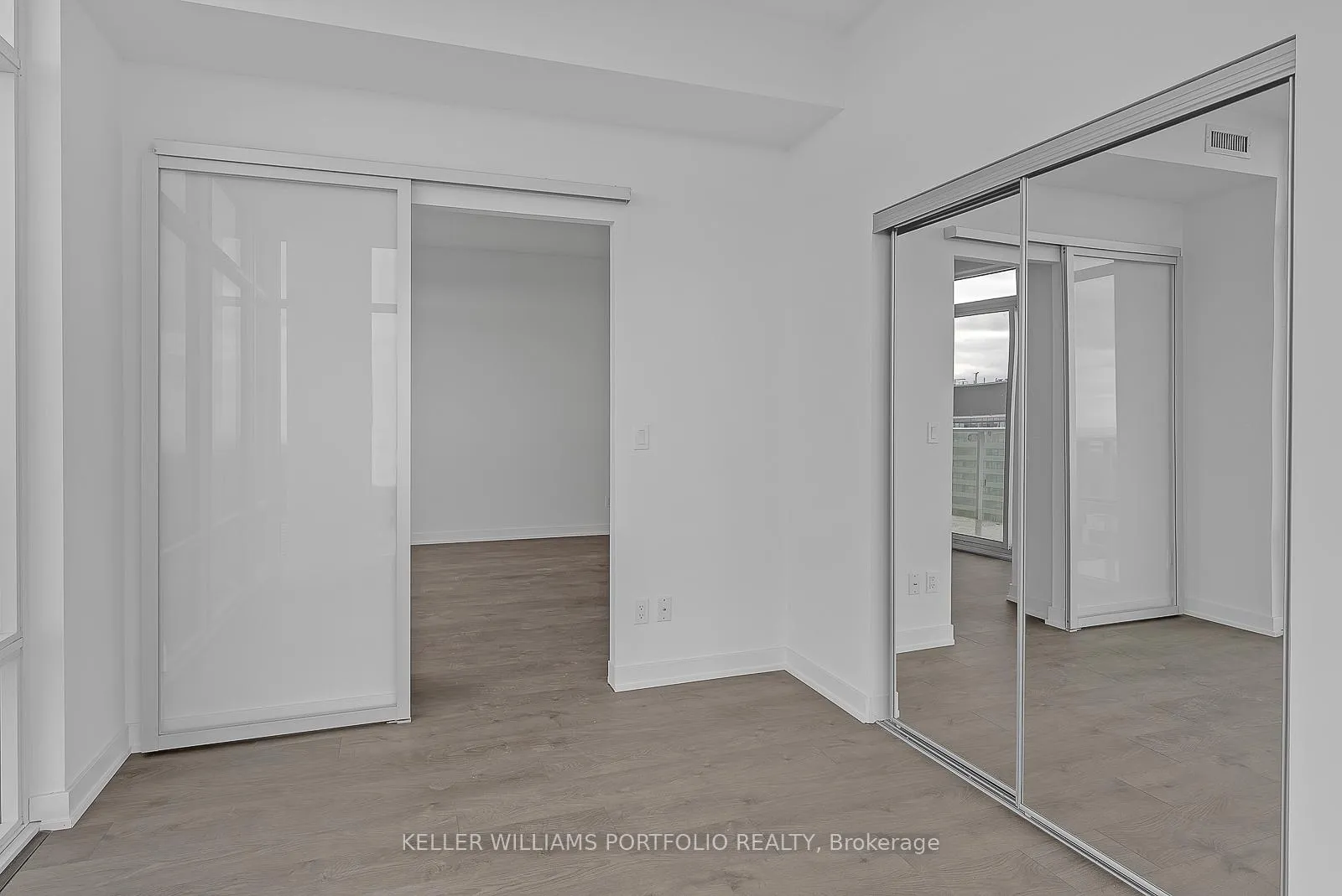 Photo 13 of Unit 5209, 501 Yonge Street, Toronto, Church-Yonge Corridor — HOMEH