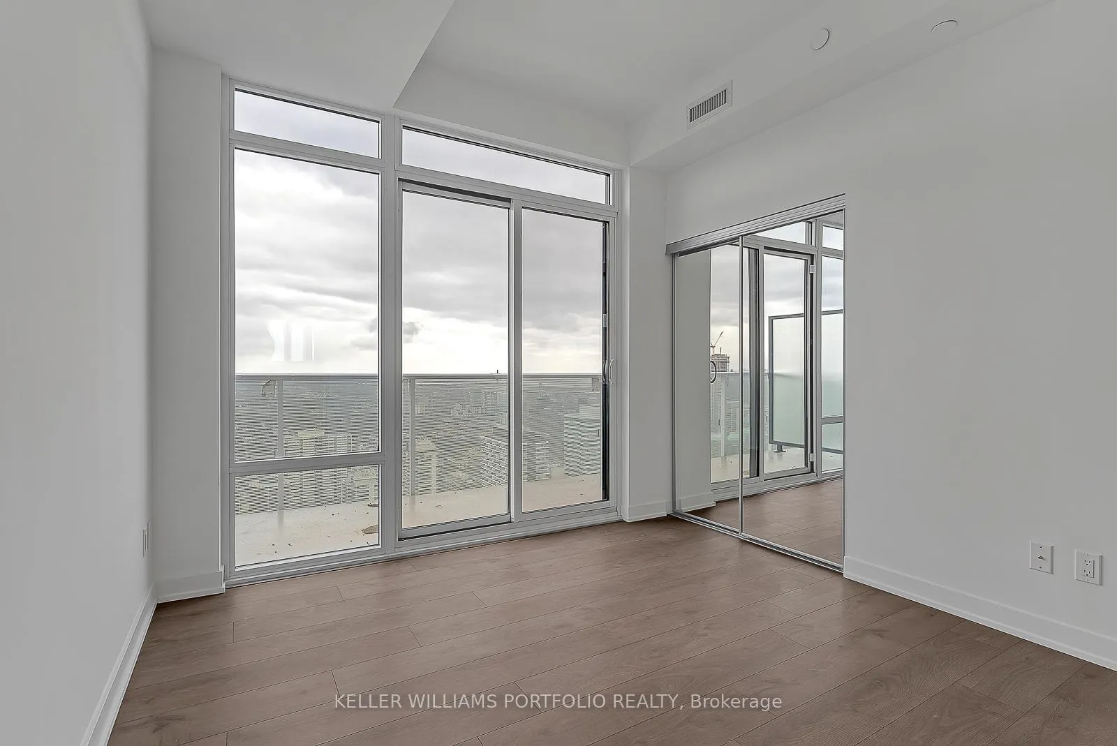 Photo 15 of Unit 5209, 501 Yonge Street, Toronto, Church-Yonge Corridor — HOMEH