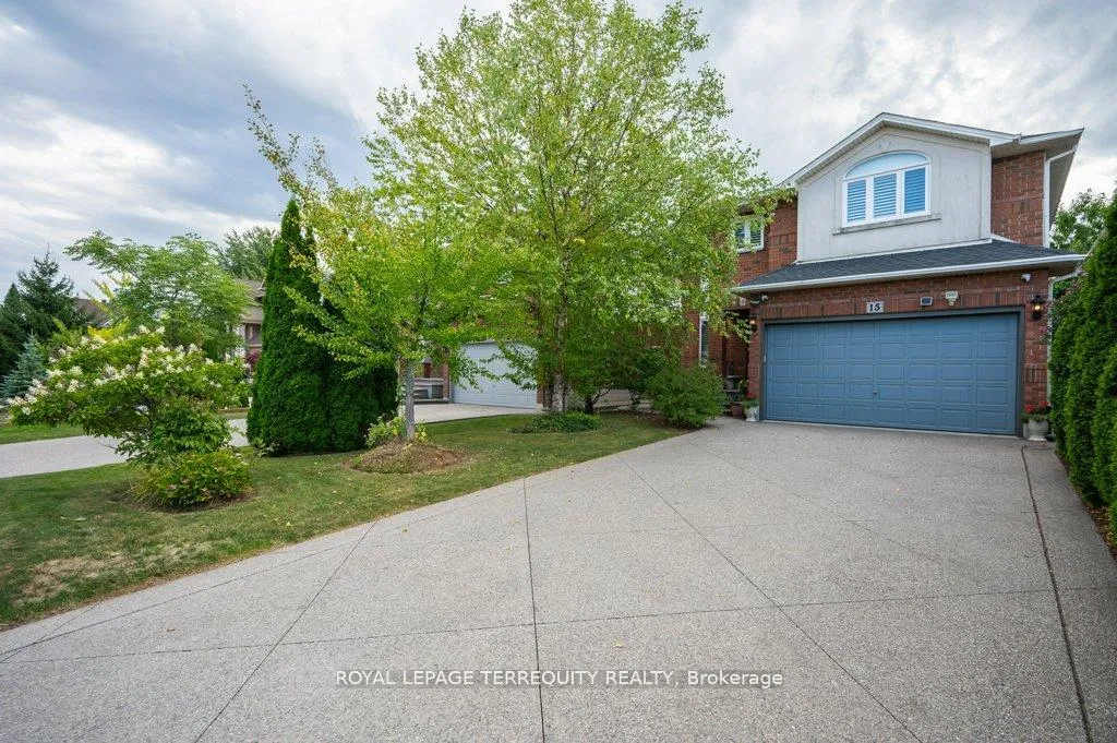 Photo 2 of 15 Armour Crescent, Hamilton, Meadowlands — HOMEH