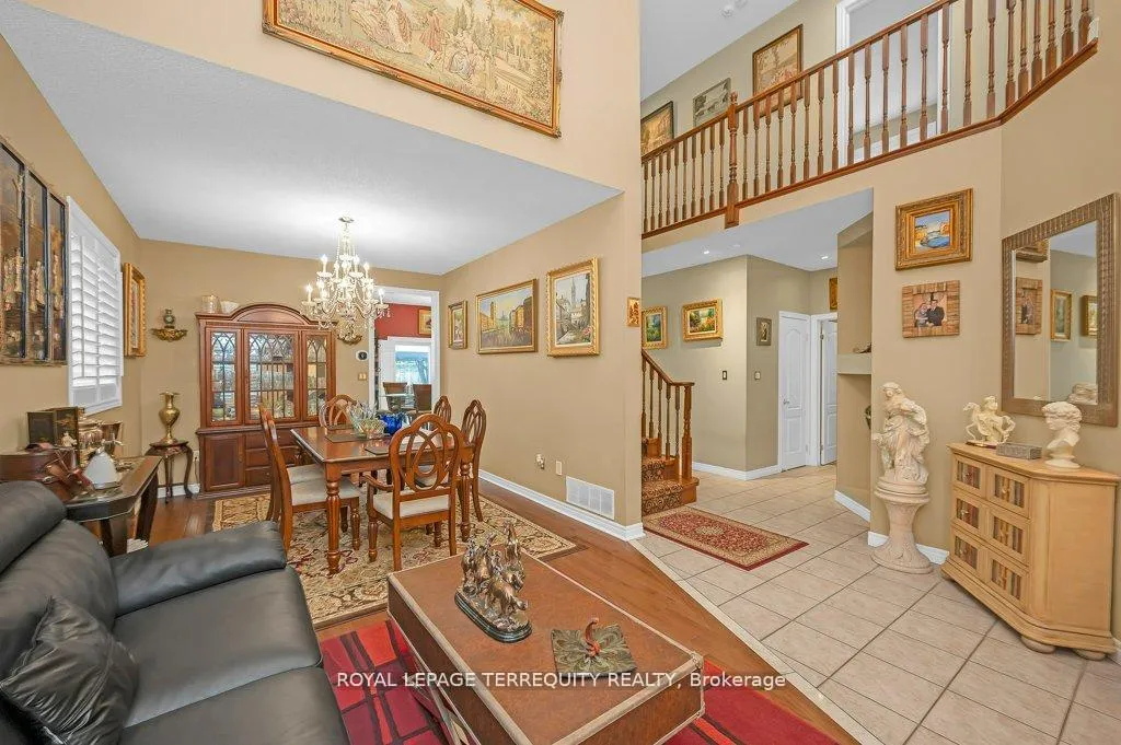Photo 5 of 15 Armour Crescent, Hamilton, Meadowlands — HOMEH