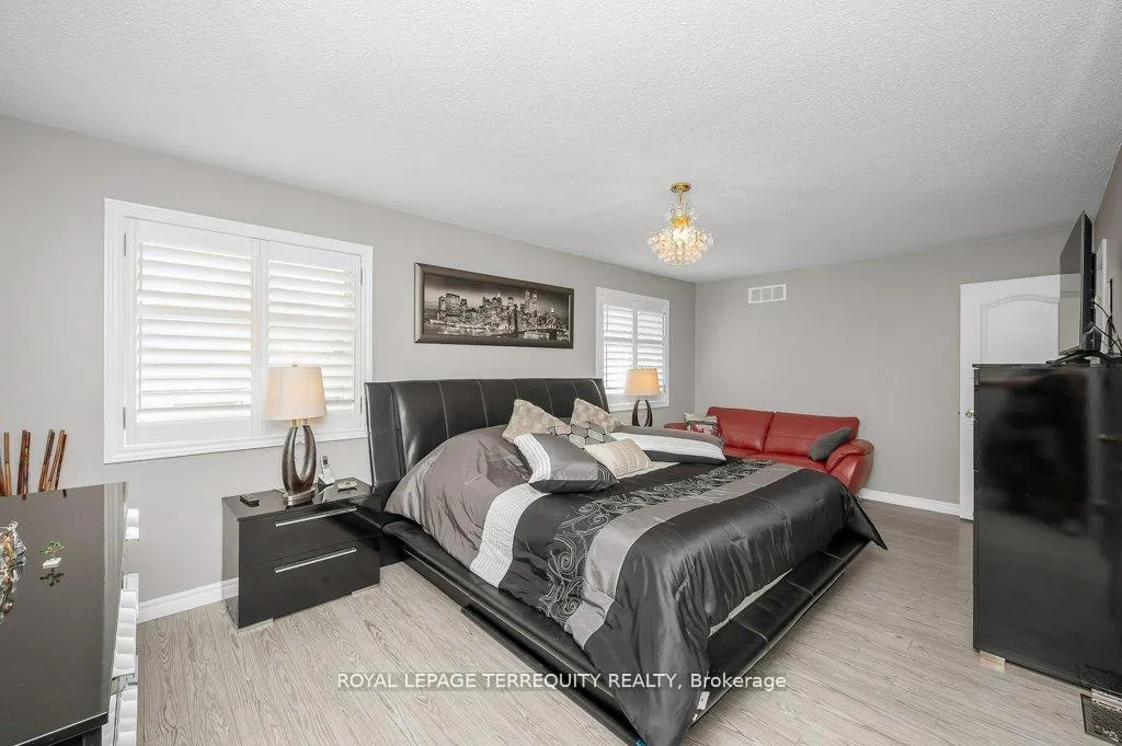 Photo 17 of 15 Armour Crescent, Hamilton, Meadowlands — HOMEH