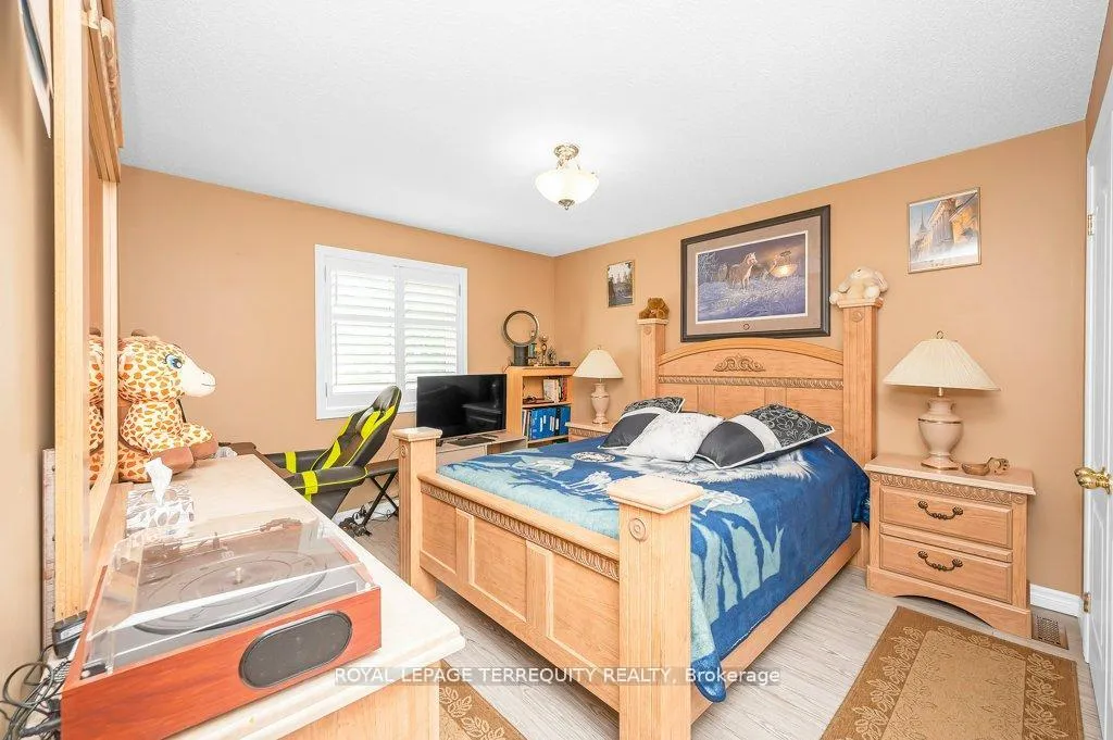Photo 20 of 15 Armour Crescent, Hamilton, Meadowlands — HOMEH