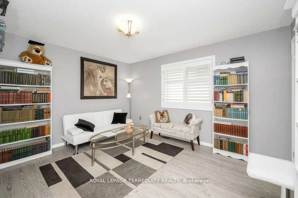 Photo 22 of 15 Armour Crescent, Hamilton, Meadowlands — HOMEH