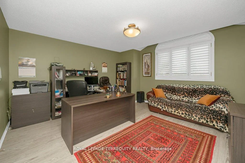 Photo 7 of 15 Armour Crescent, Hamilton, Meadowlands — HOMEH