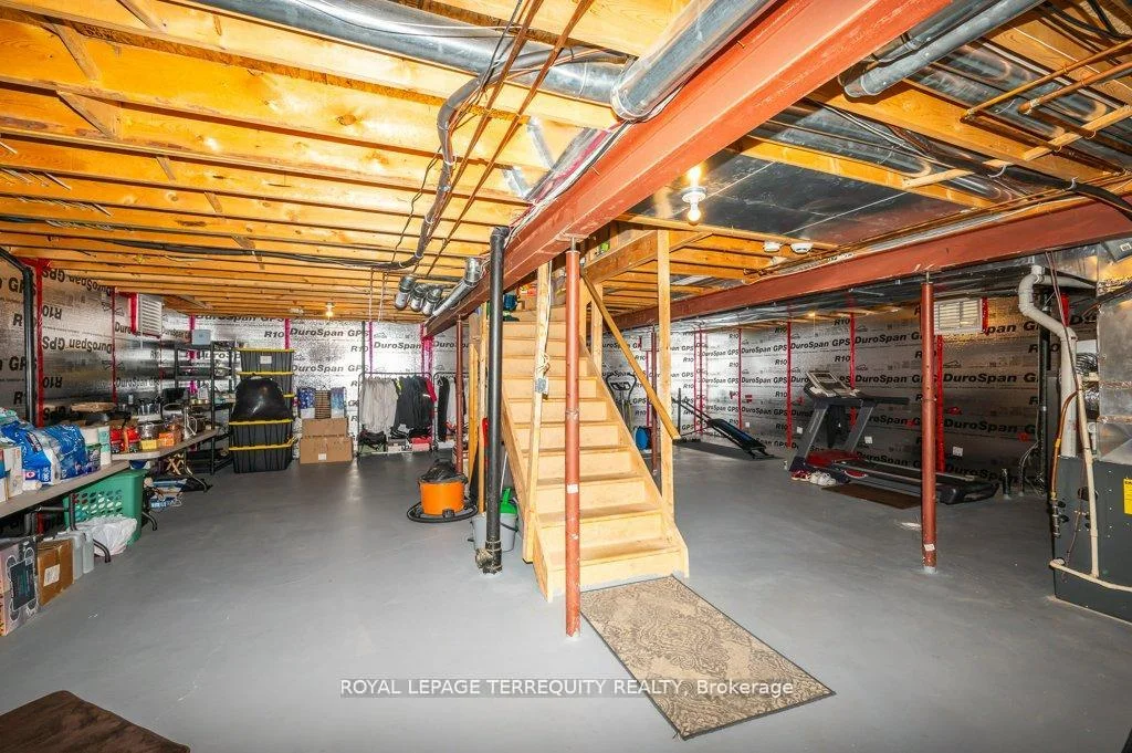 Photo 10 of 15 Armour Crescent, Hamilton, Meadowlands — HOMEH
