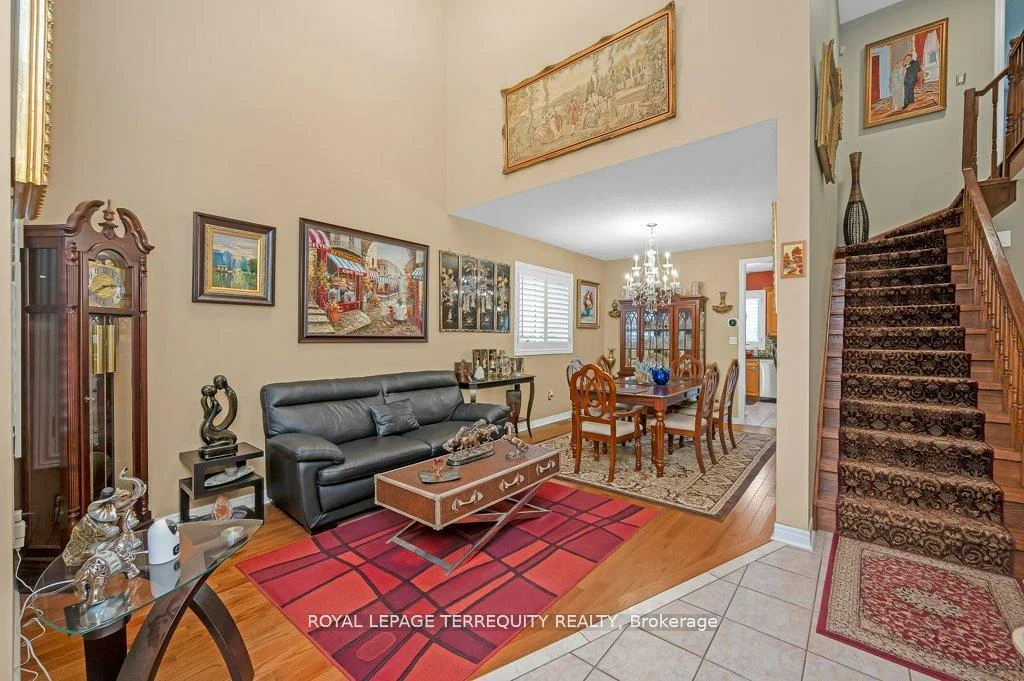 Photo 11 of 15 Armour Crescent, Hamilton, Meadowlands — HOMEH