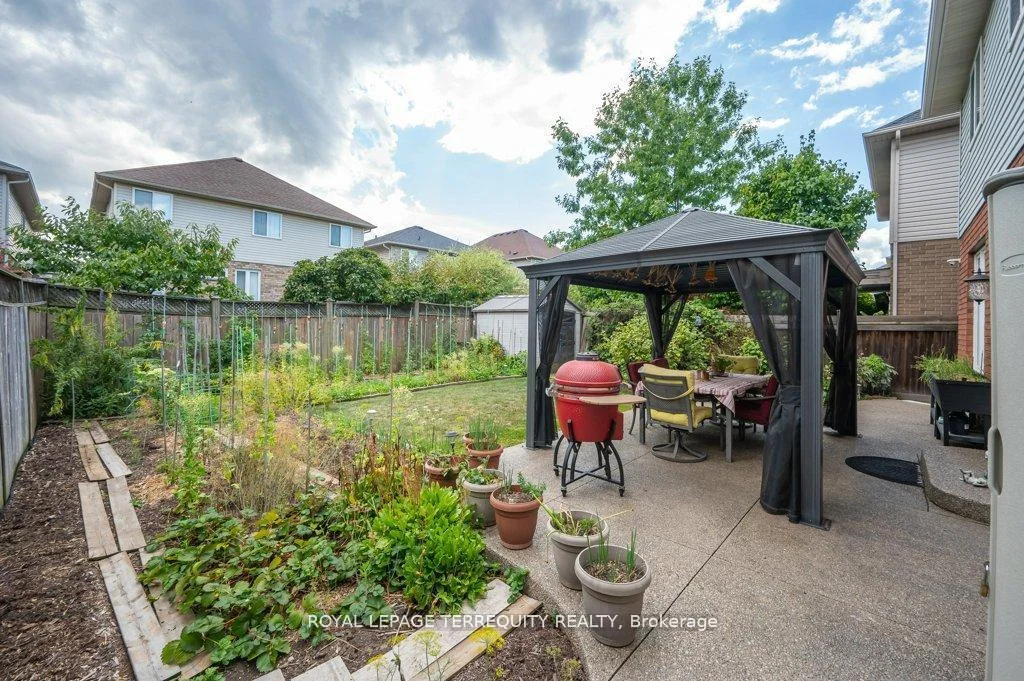 Photo 15 of 15 Armour Crescent, Hamilton, Meadowlands — HOMEH