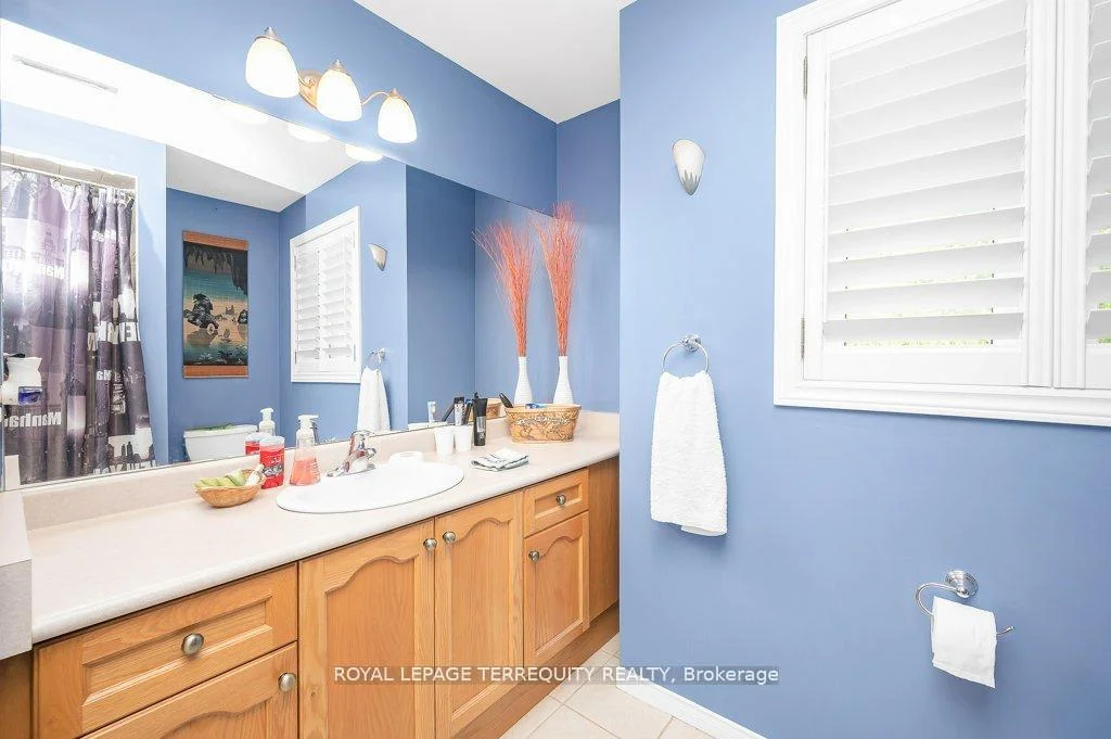 Photo 16 of 15 Armour Crescent, Hamilton, Meadowlands — HOMEH